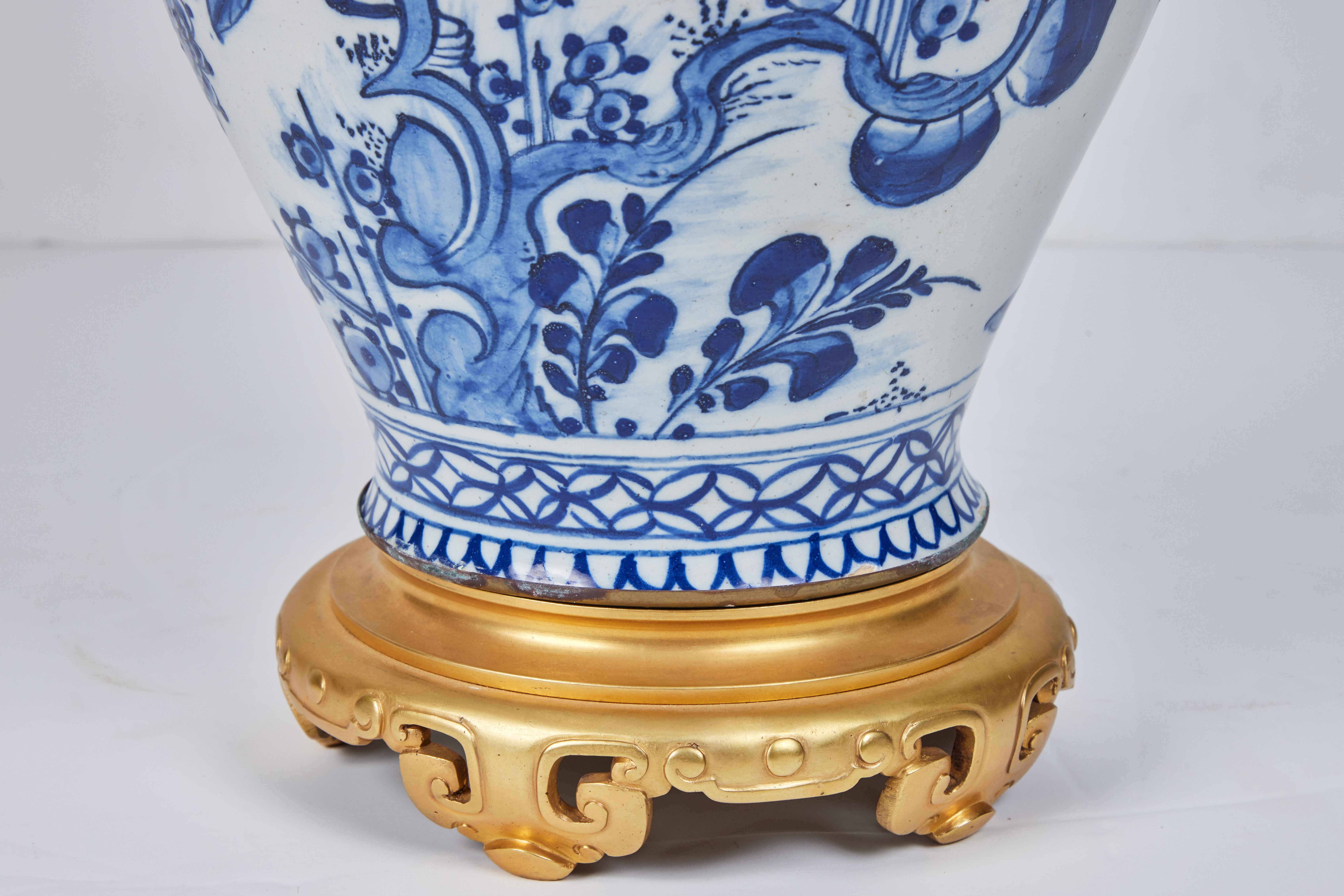 Paar Delfter Vasen als Lampen (19. Jahrhundert) im Angebot