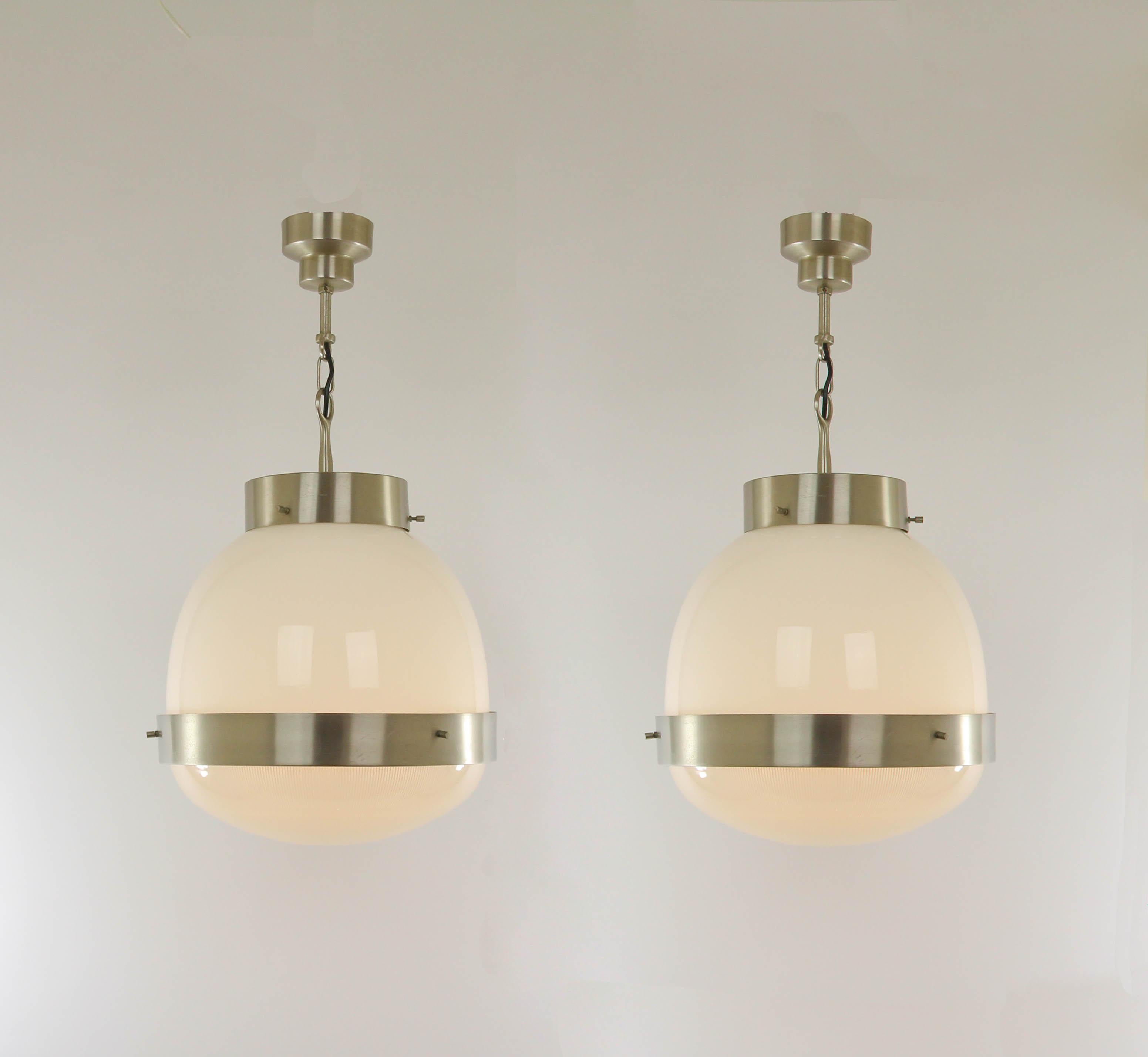Sergio Mazza designed this Delta Grande pendants for Italian lighting manufacturer Artemide in the 1960s.

The model consists of a pressed crystal bowl and an opaline shade. The structure is from matt nickel-plated brass.

The condition of these