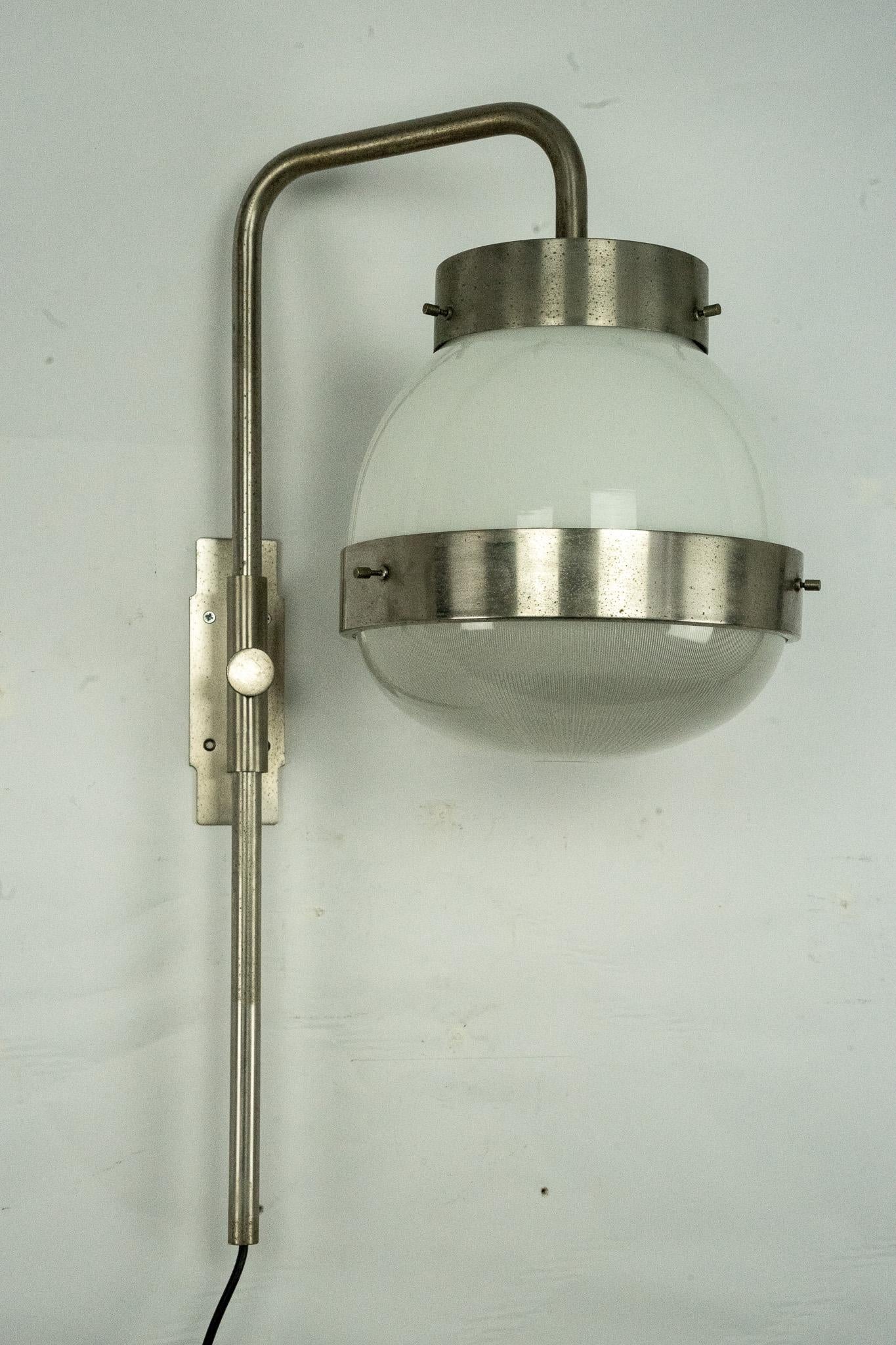 Pareja de apliques Delta de Sergio Mazza para Artemide. Italia Años 60 en venta 4