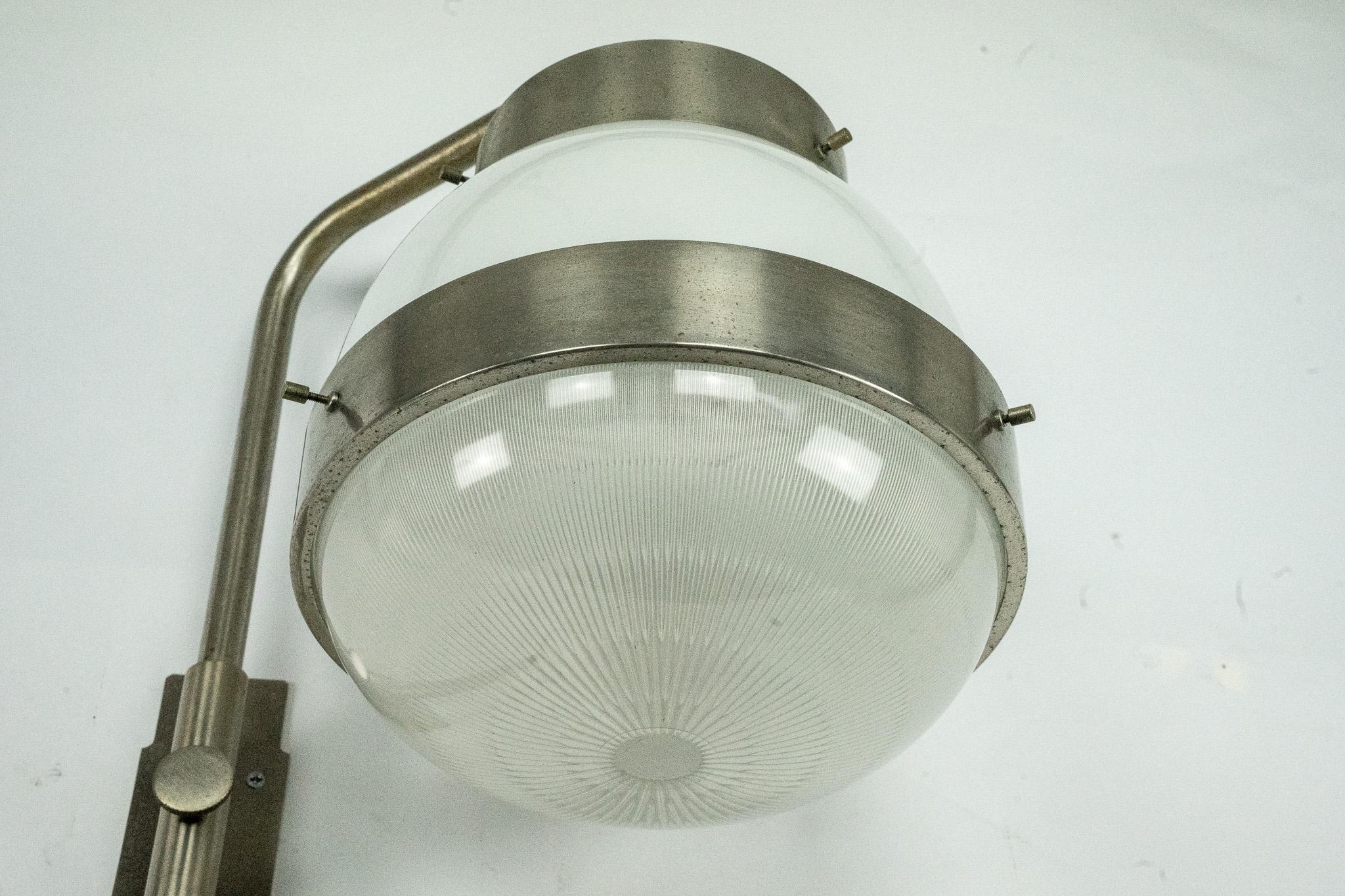 Pareja de apliques Delta de Sergio Mazza para Artemide. Italia Años 60 en venta 7