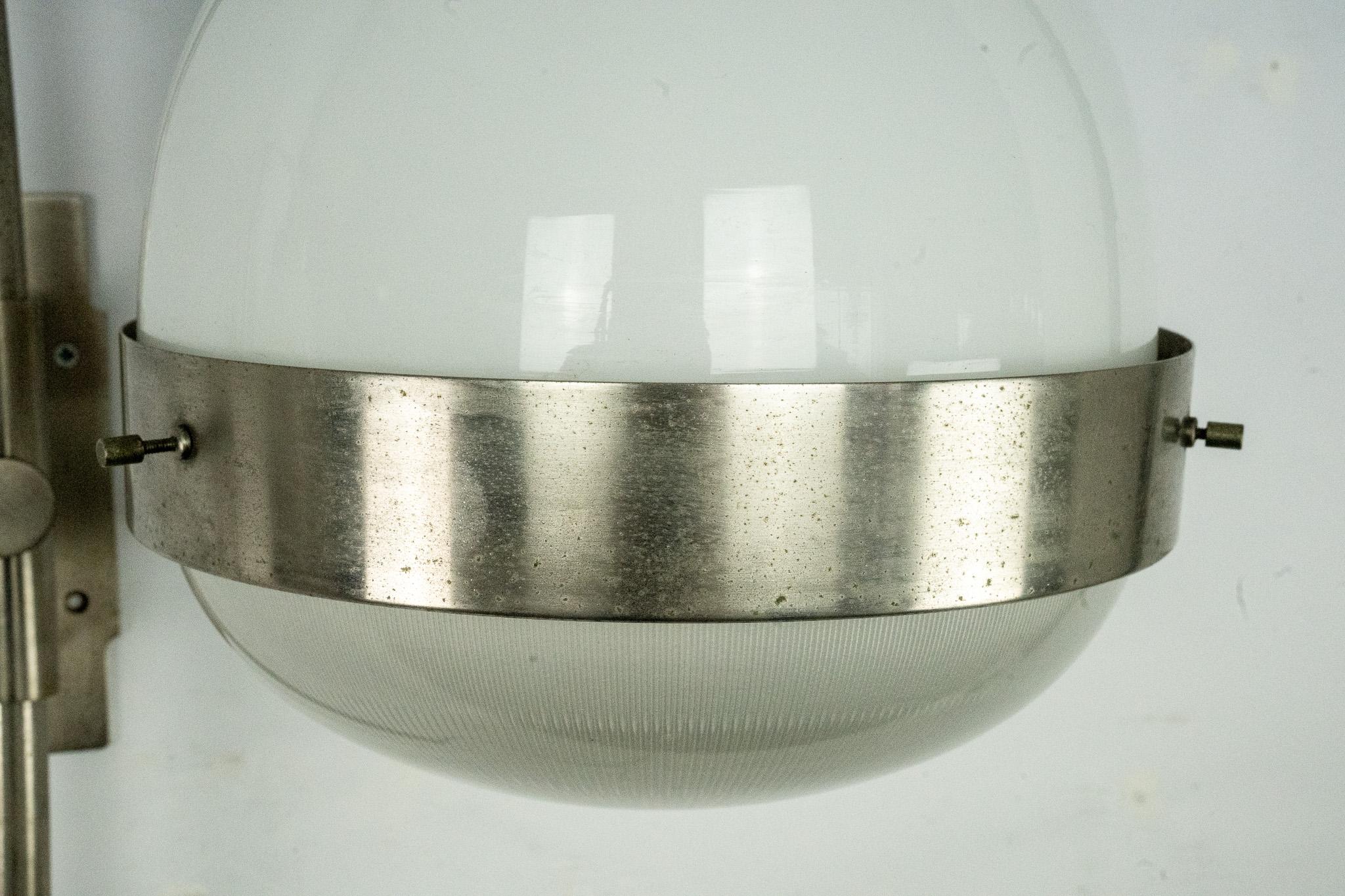 Pareja de apliques Delta de Sergio Mazza para Artemide. Italia Años 60 en venta 9