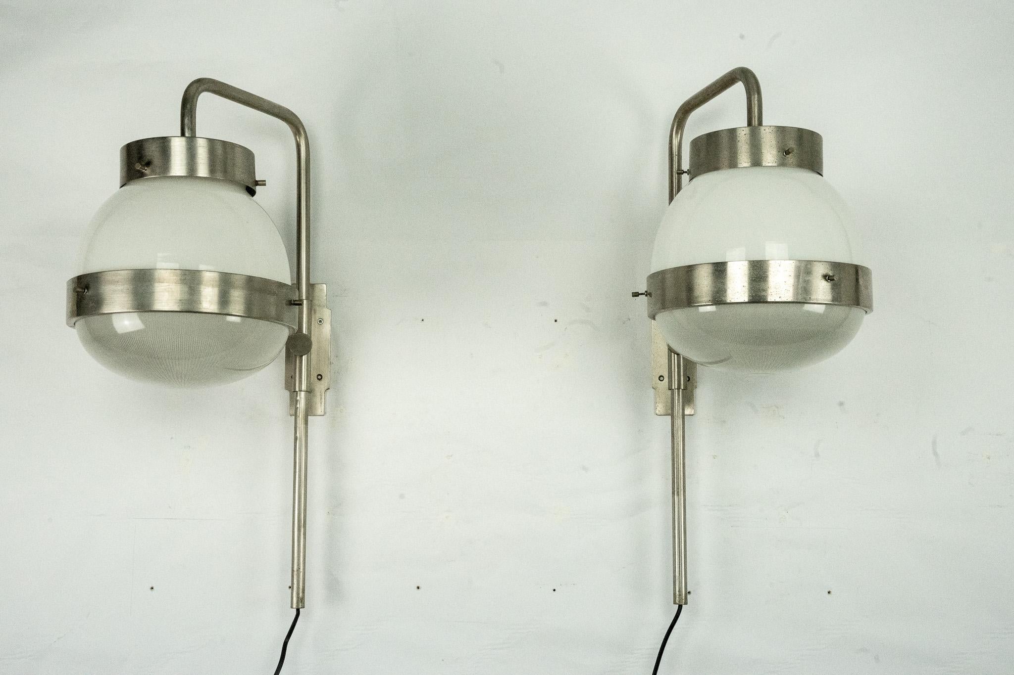 Pareja de apliques Delta de Sergio Mazza para Artemide. Italia Años 60 en venta 11