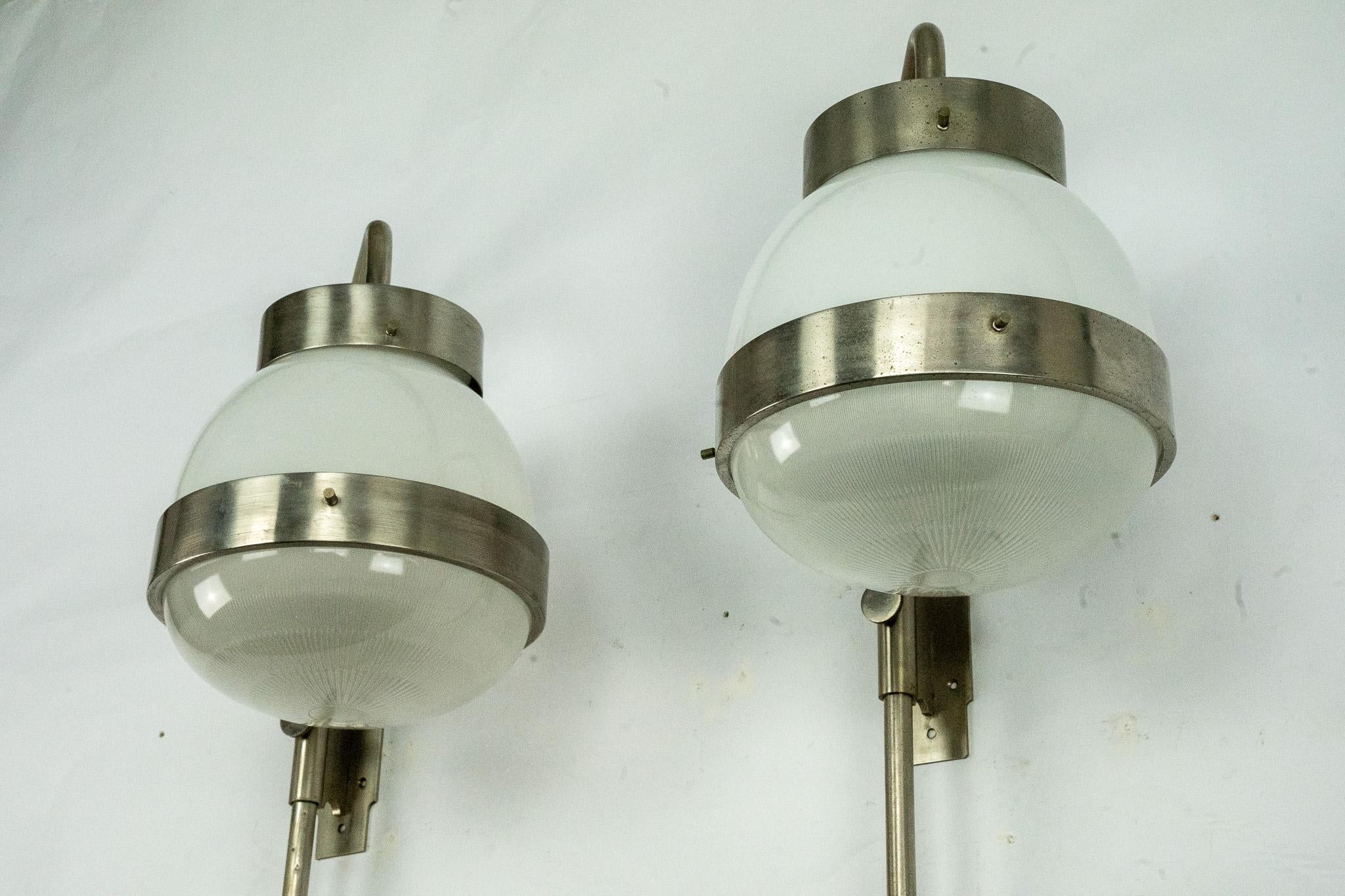 Pareja de apliques Delta de Sergio Mazza para Artemide. Italia Años 60 en venta 1