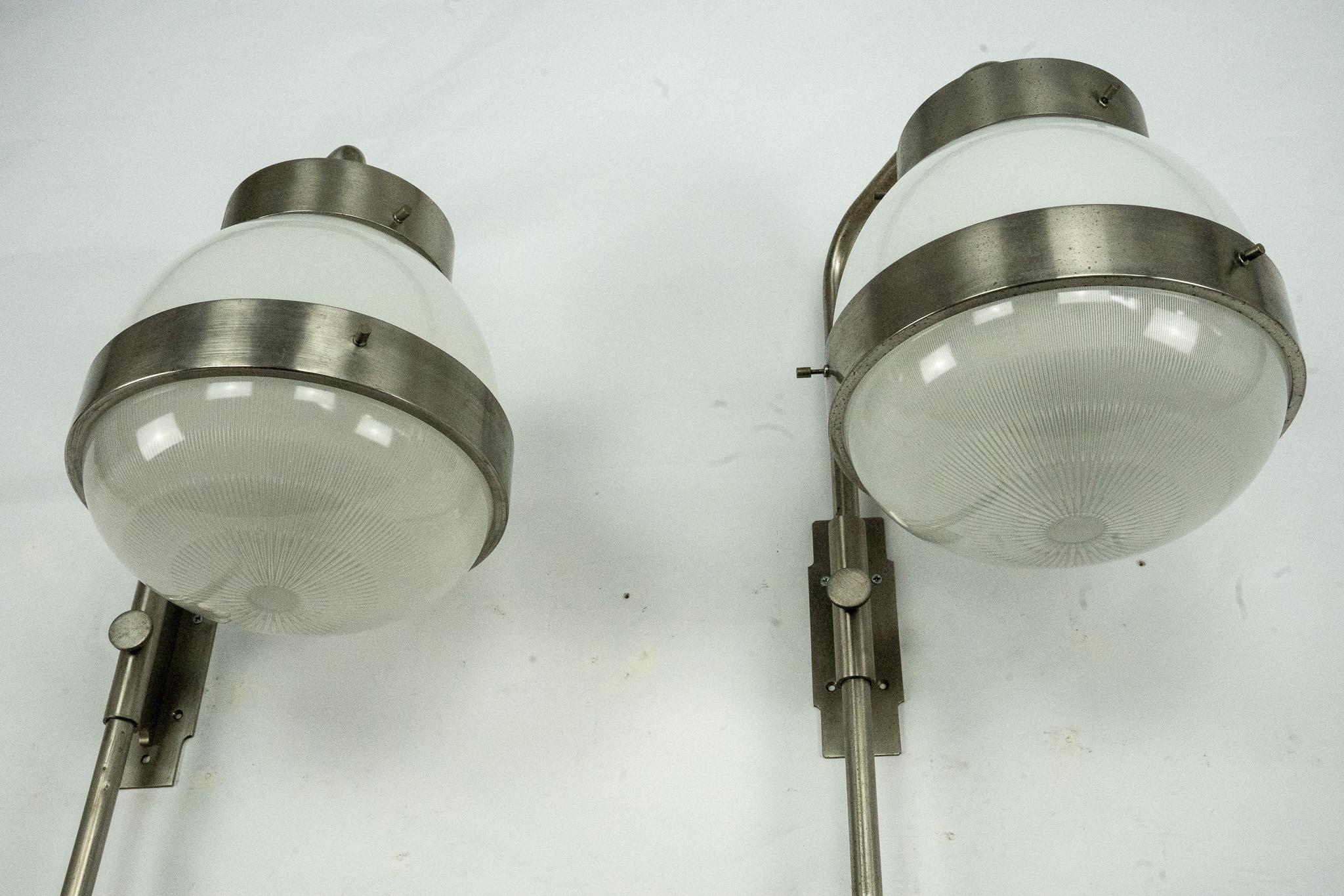 Pareja de apliques Delta de Sergio Mazza para Artemide. Italia Años 60 en venta 2