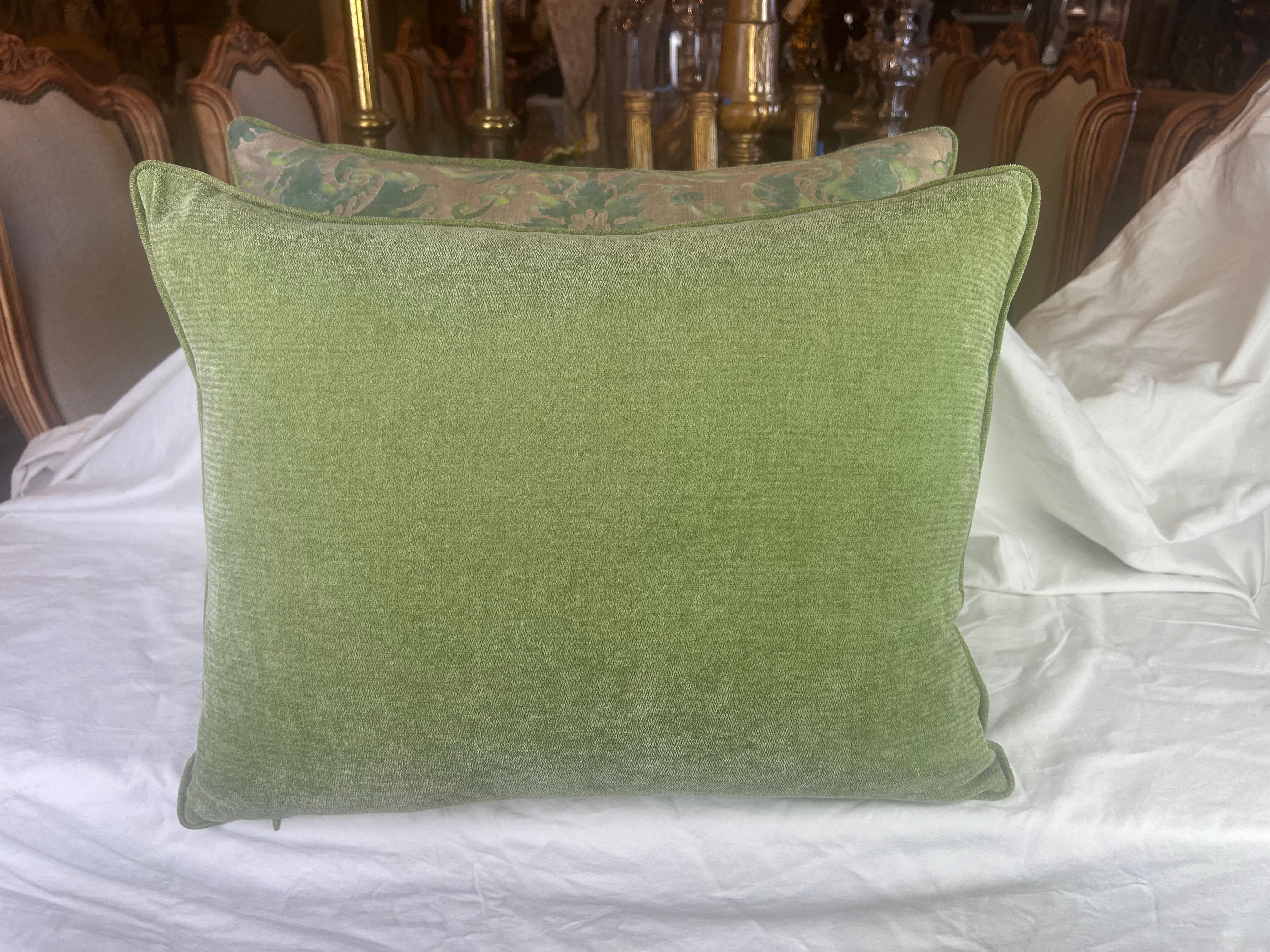 Contemporary Pair of DeMedici Patterned Fortuny Pillows For Sale