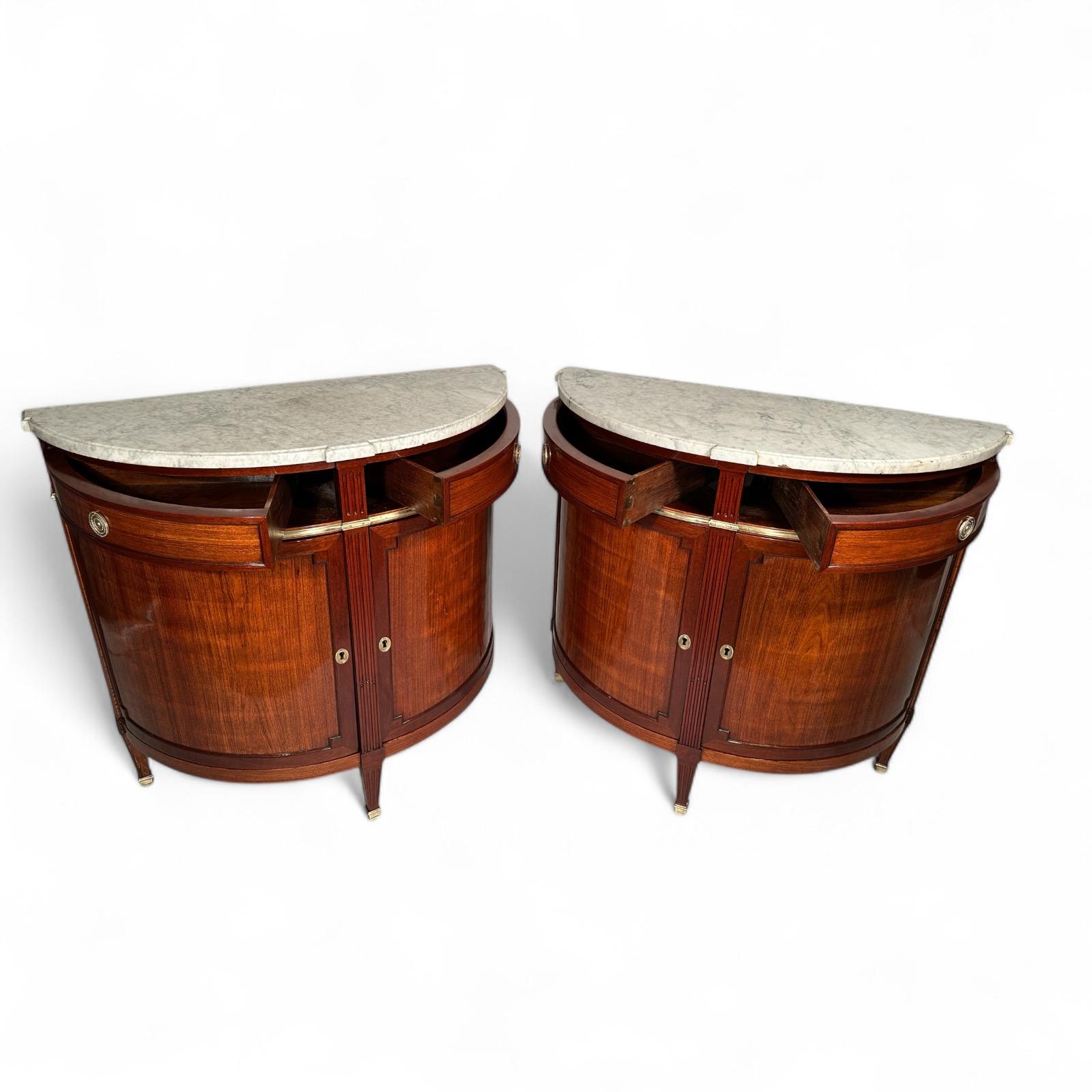 Francese Pair of Demilune Cabinets, France 1800 in vendita