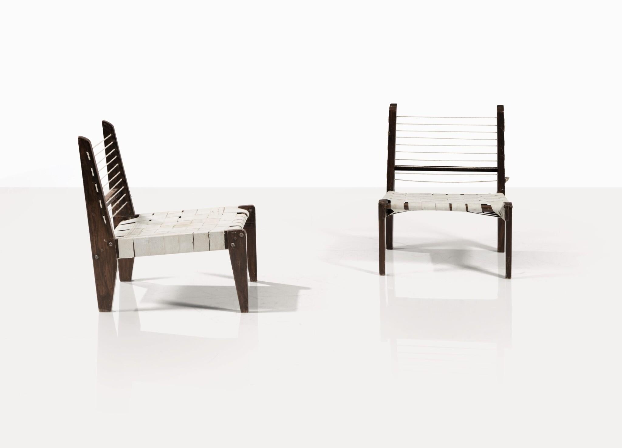 Inscrit WEB / ROPE CHAIR - 23 sur le dos d'une chaise et WEB / ROPE CHAIR - 36 sur le dos de l'autre. 

Chacun : 70,5 x 57,5 x 64,5 cm ; 27 ¾ x 22 ¾ x 25 ⅜ in.