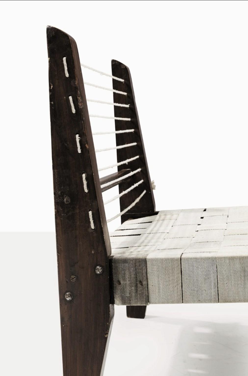 Milieu du XXe siècle Paire de chaises montables PJ-SI-08-A de Pierre Jeanneret en vente