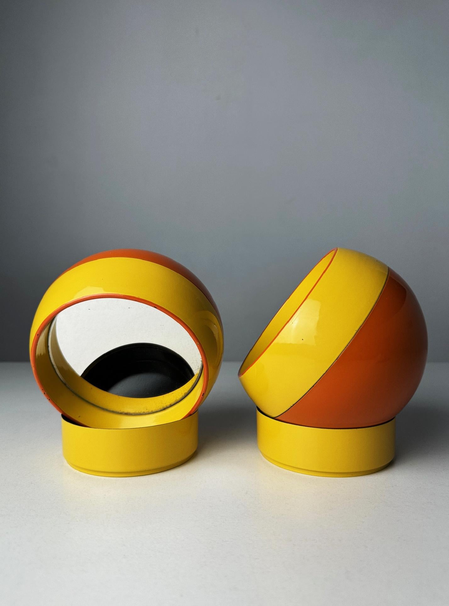 Pair of Dennie-O space age mirrors with hidden storage 70's In Good Condition In BARCELONA, ES