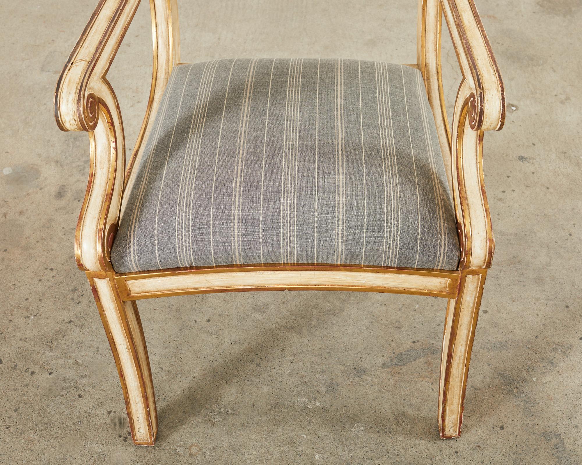 Paire de fauteuils peints de style néoclassique Dennis and Leen en vente 6