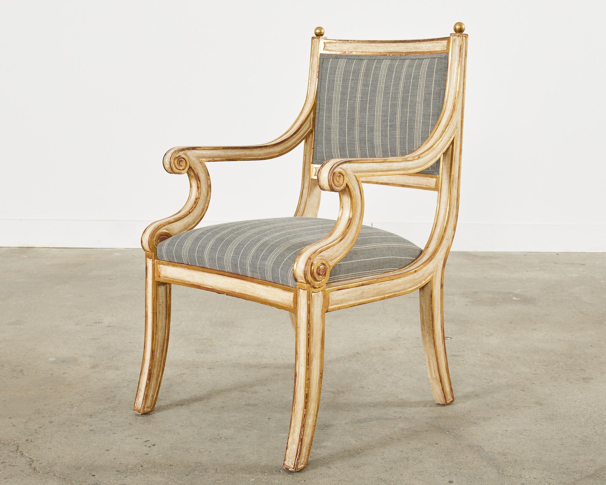 XXIe siècle et contemporain Paire de fauteuils peints de style néoclassique Dennis and Leen en vente