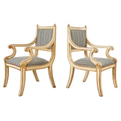 Paire de fauteuils peints de style néoclassique Dennis and Leen