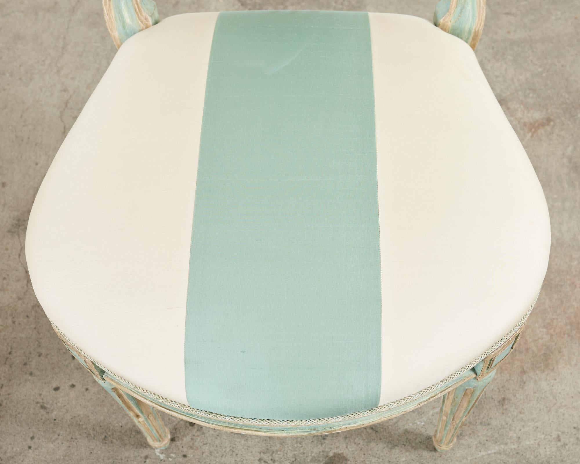 Dennis & Leen chaises de salle à manger peintes de style Louis XVI  en vente 4