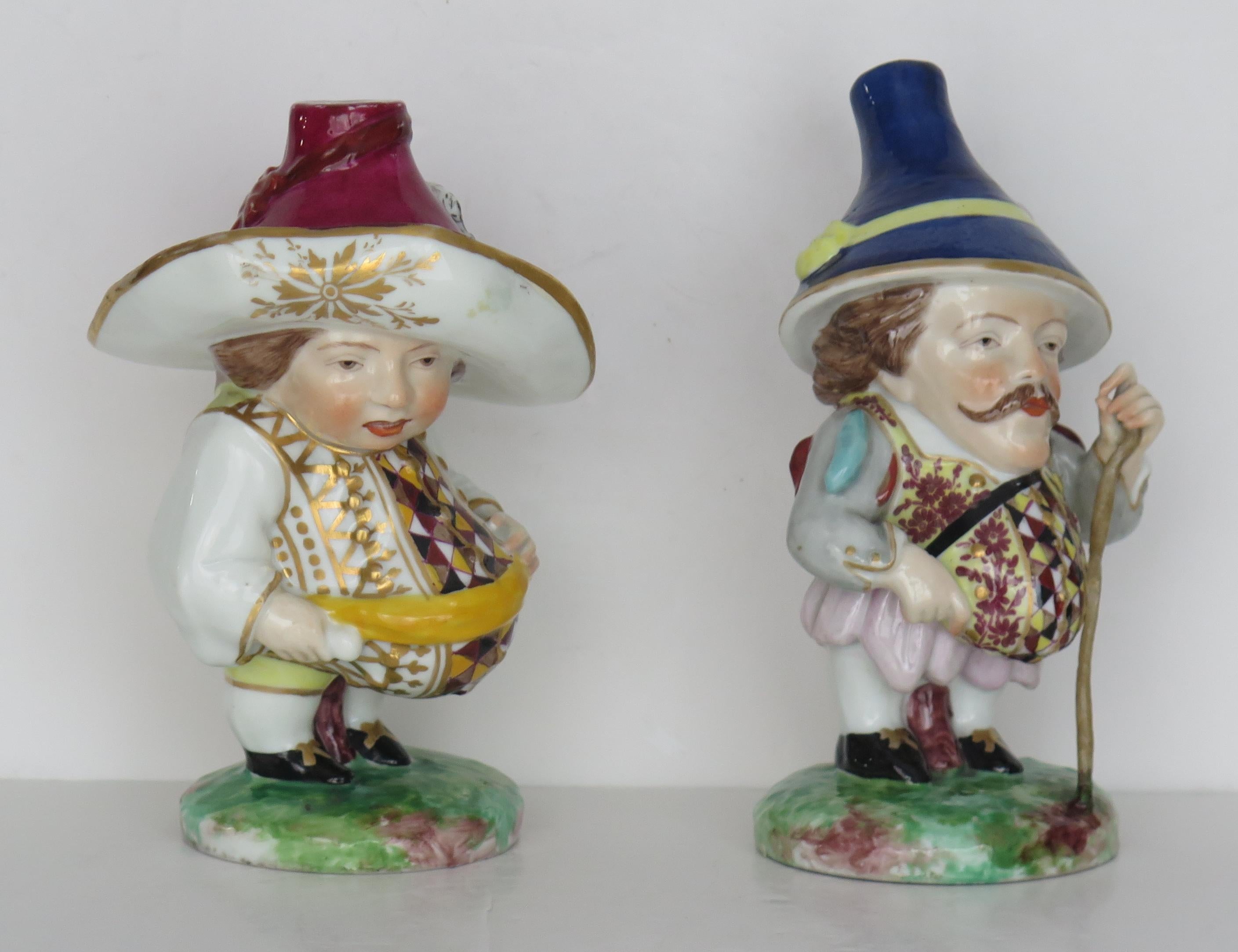 Georgien Paire de figures d'avant les nains de la maison de Derby, porcelaine, 19ème siècle en vente