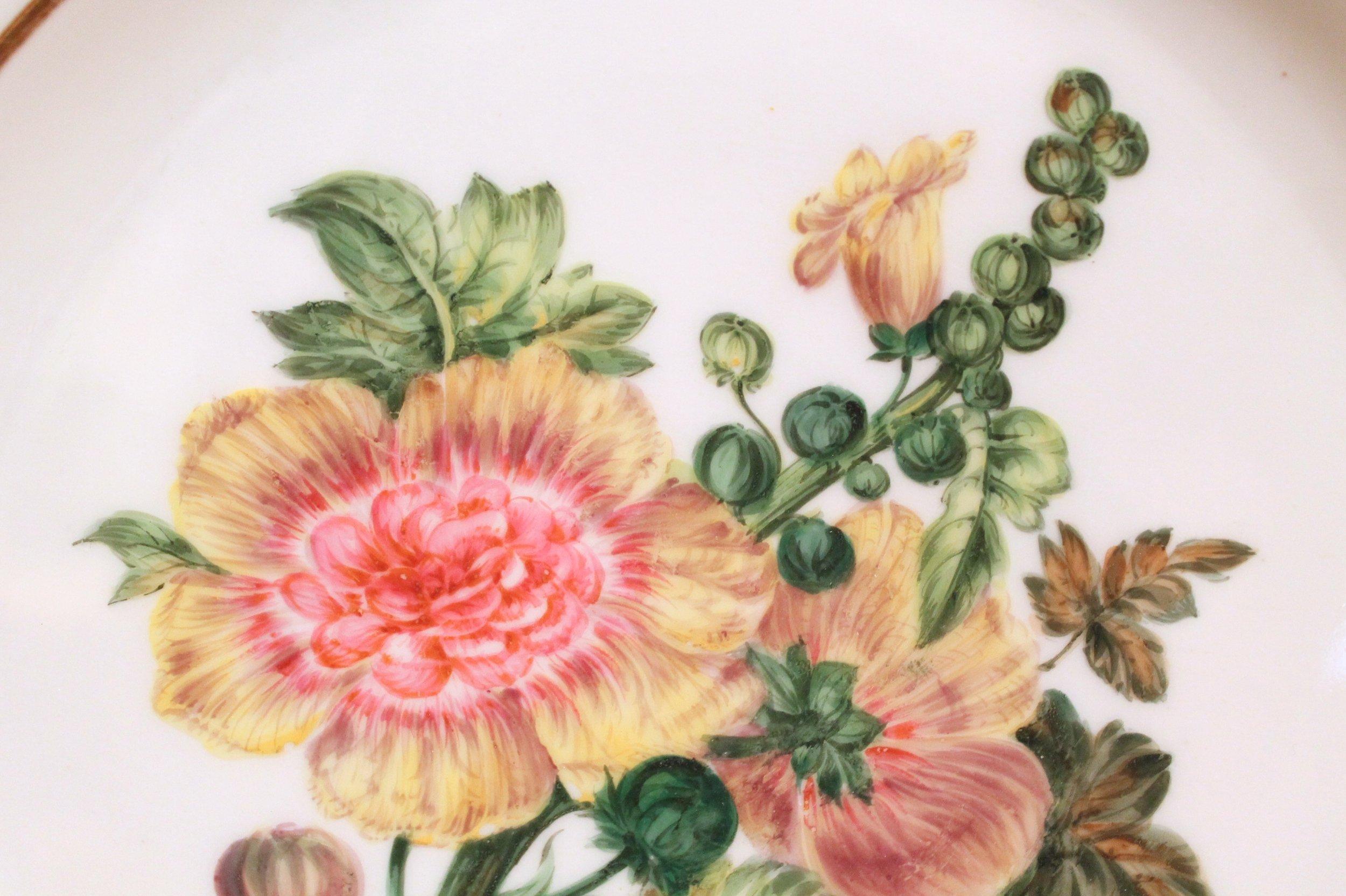 Hand-Painted Pair Of Deroche Old Paris Porcelain Floral Plates, 19th Century For Sale
