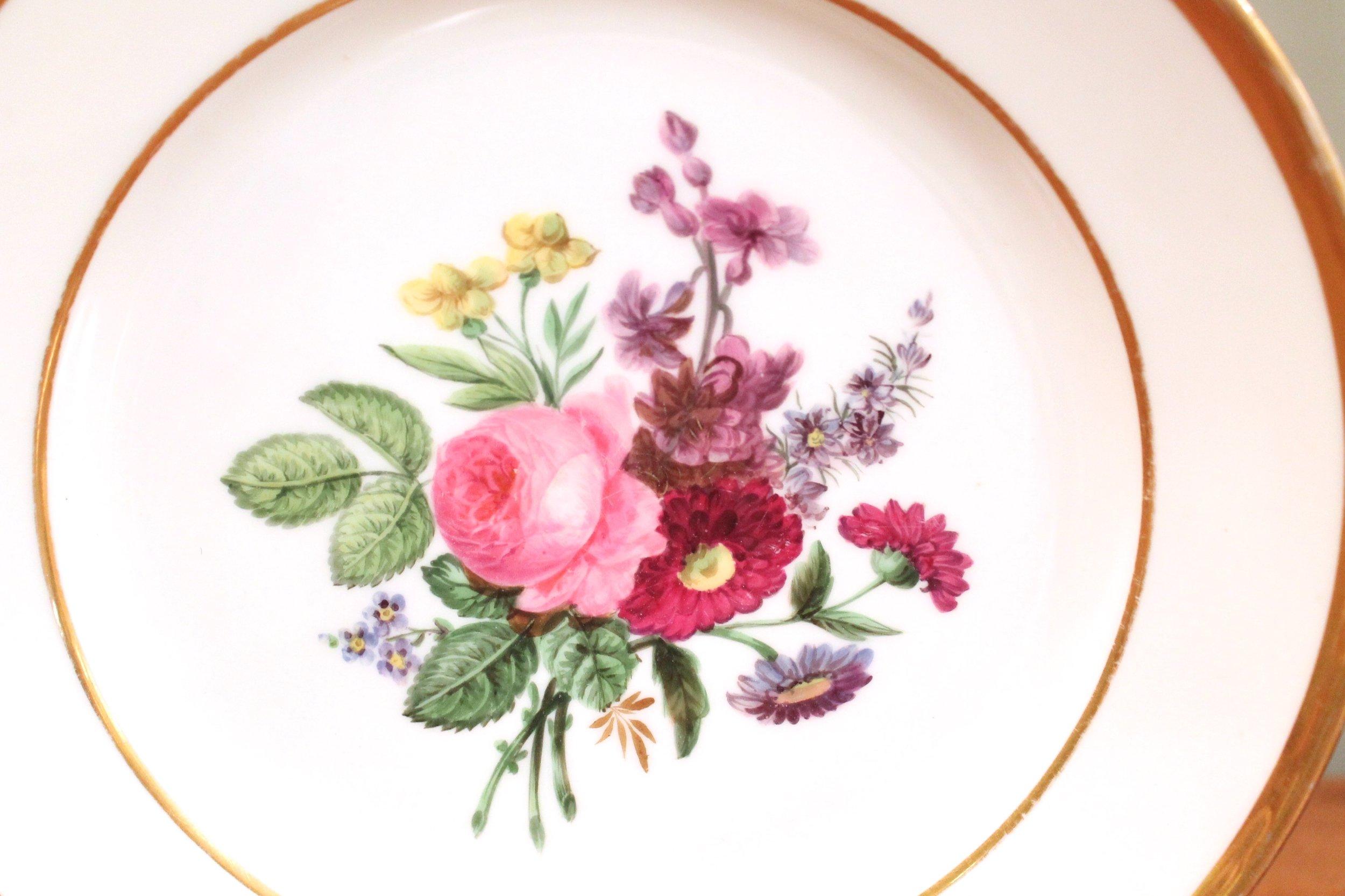 Paire d'assiettes florales Deroche Old Paris Porcelain, 19ème siècle Bon état - En vente à Free Union, VA