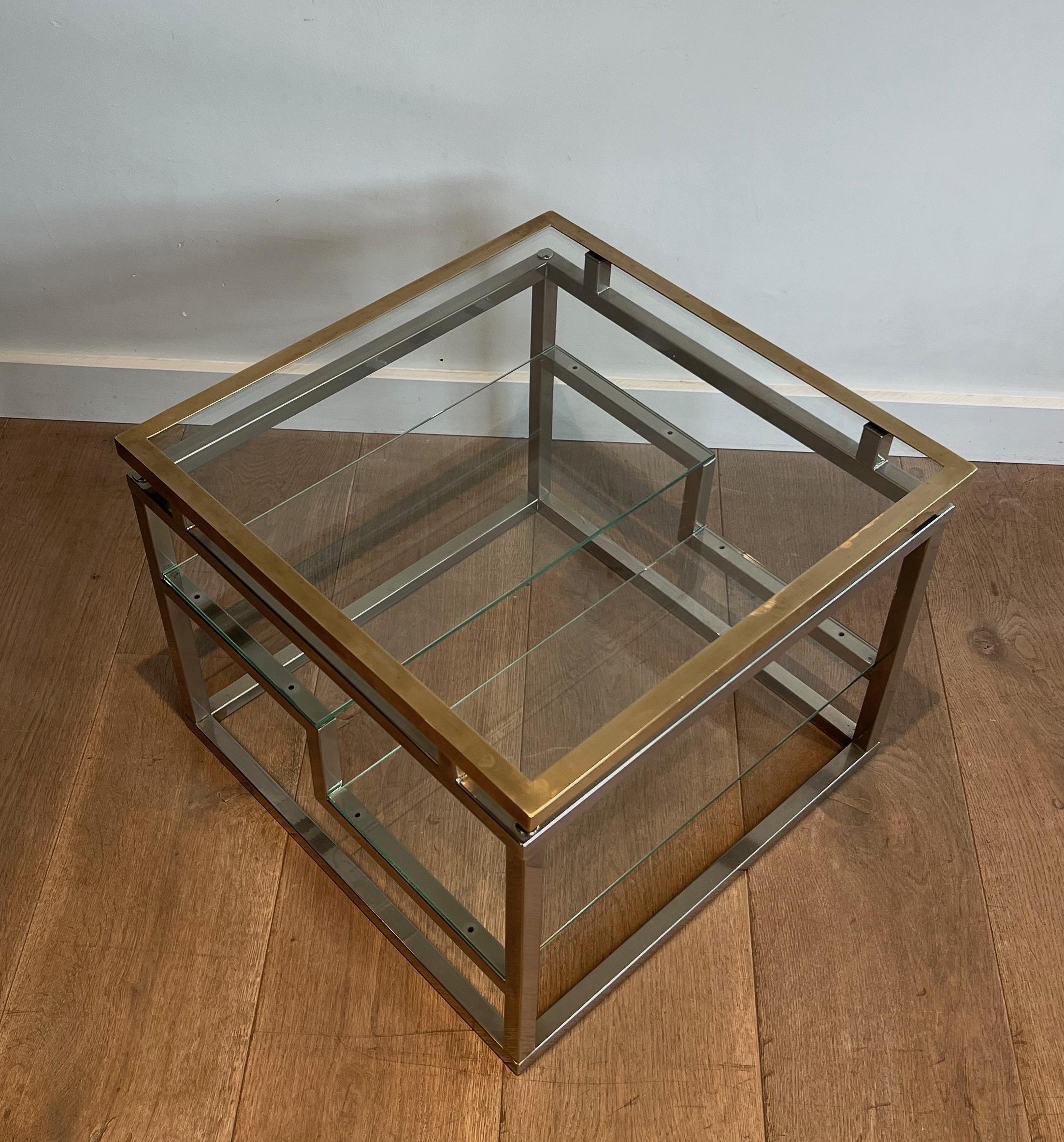 Paire de tables d'appoint design en chrome, laiton et verre Travail en français. Circa 1970 en vente 7