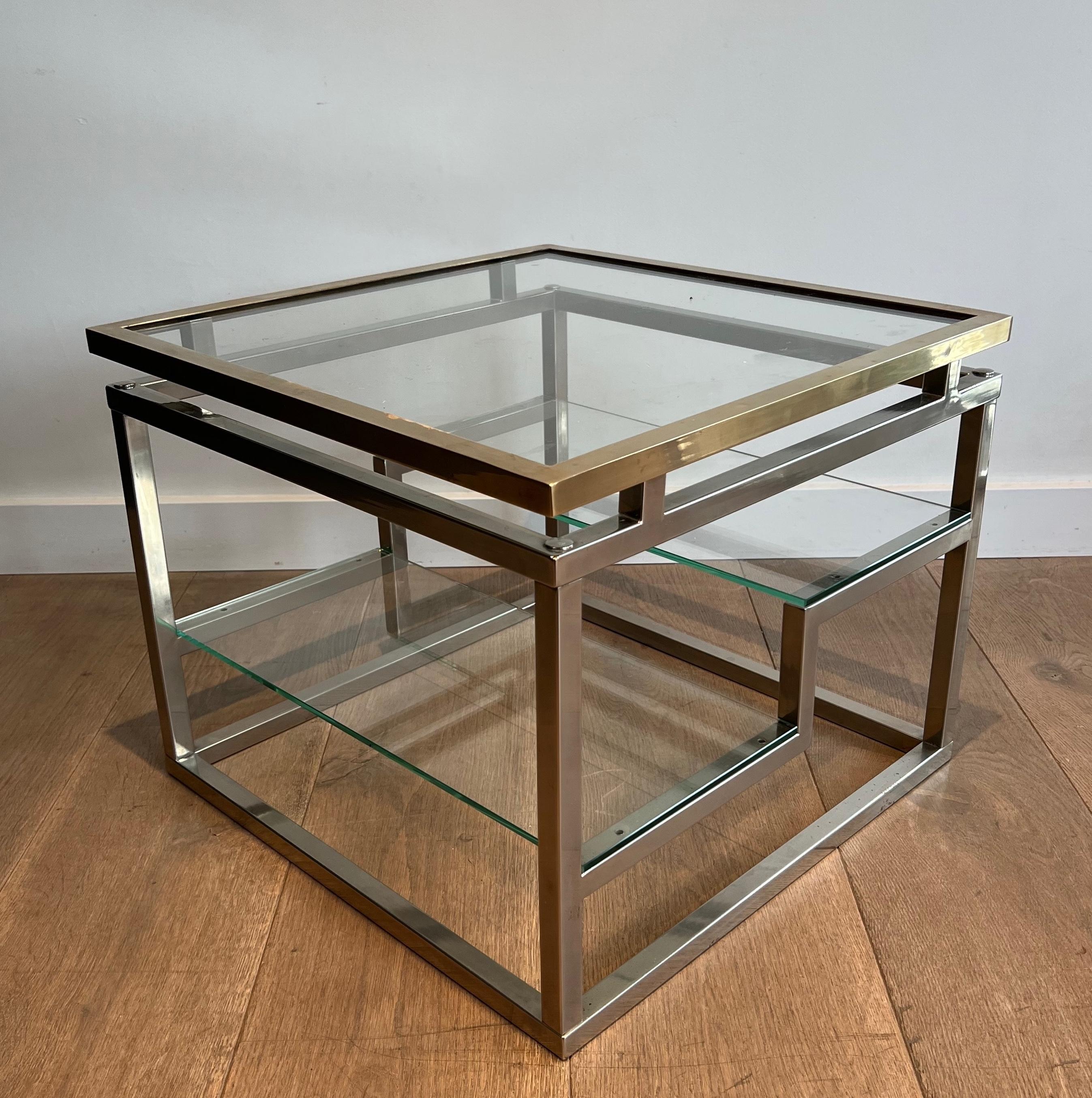 Paire de tables d'appoint design en chrome, laiton et verre Travail en français. Circa 1970 en vente 8