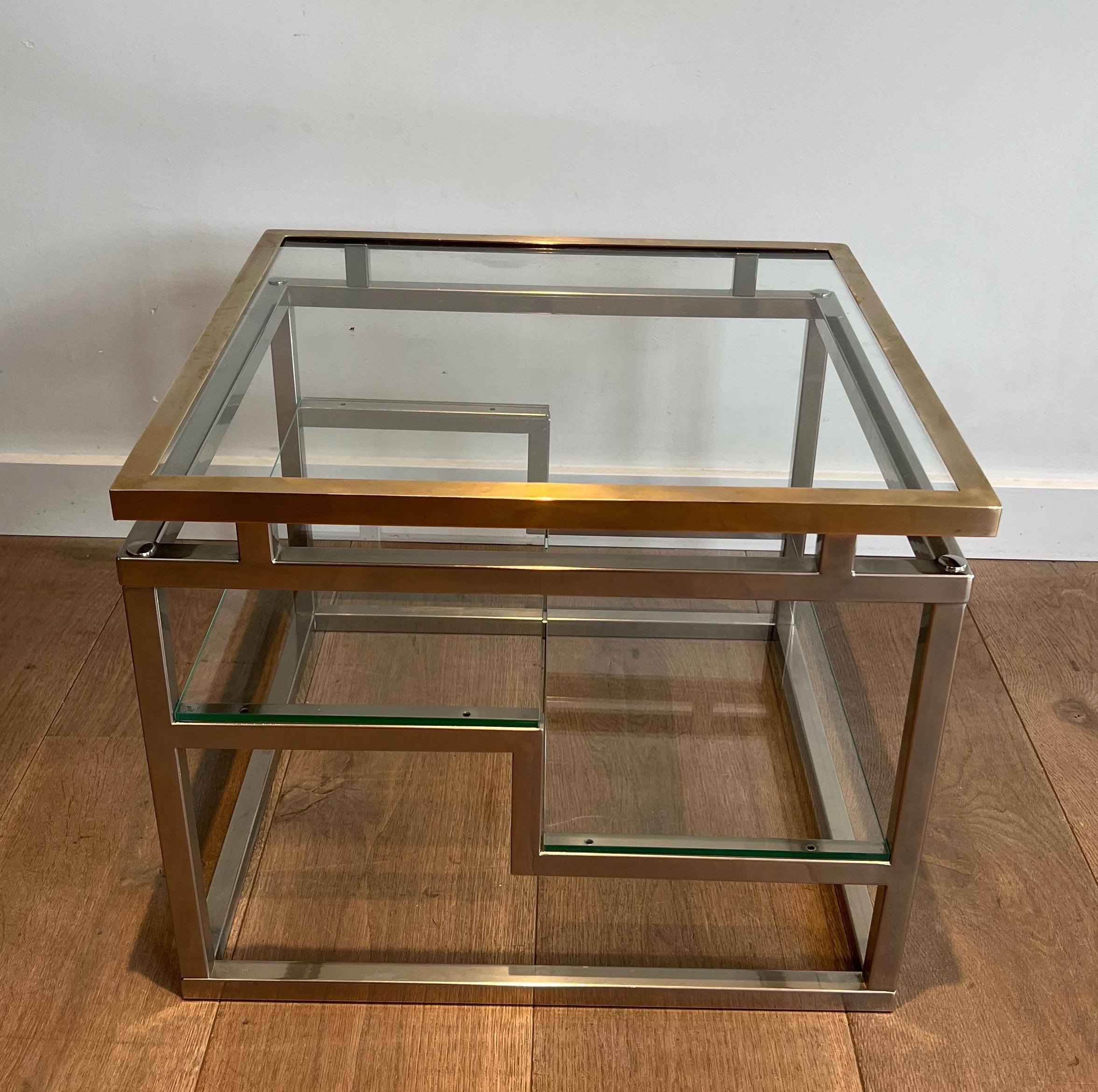 Paire de tables d'appoint design en chrome, laiton et verre Travail en français. Circa 1970 en vente 9