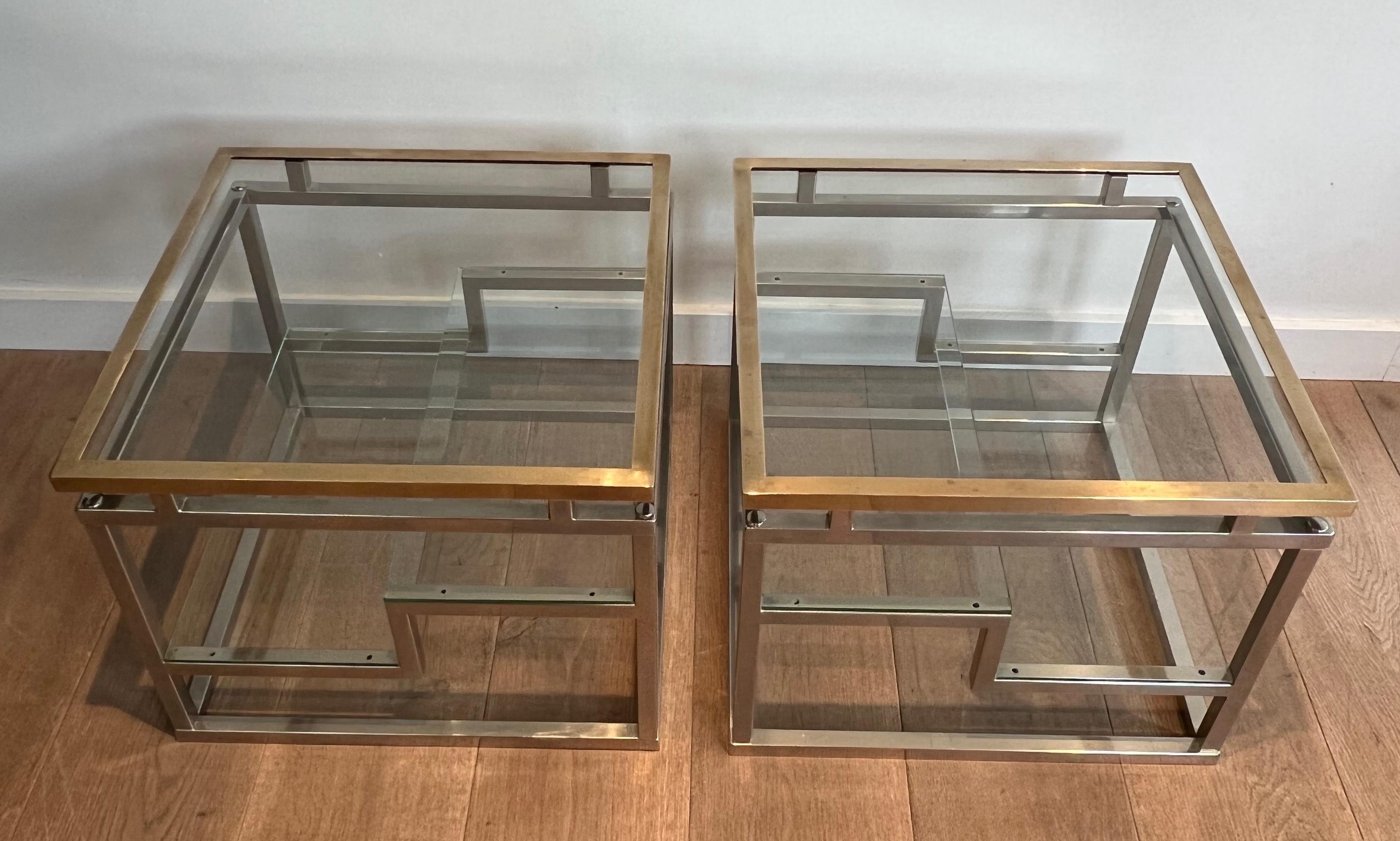 Paire de tables d'appoint design en chrome, laiton et verre Travail en français. Circa 1970 en vente 13