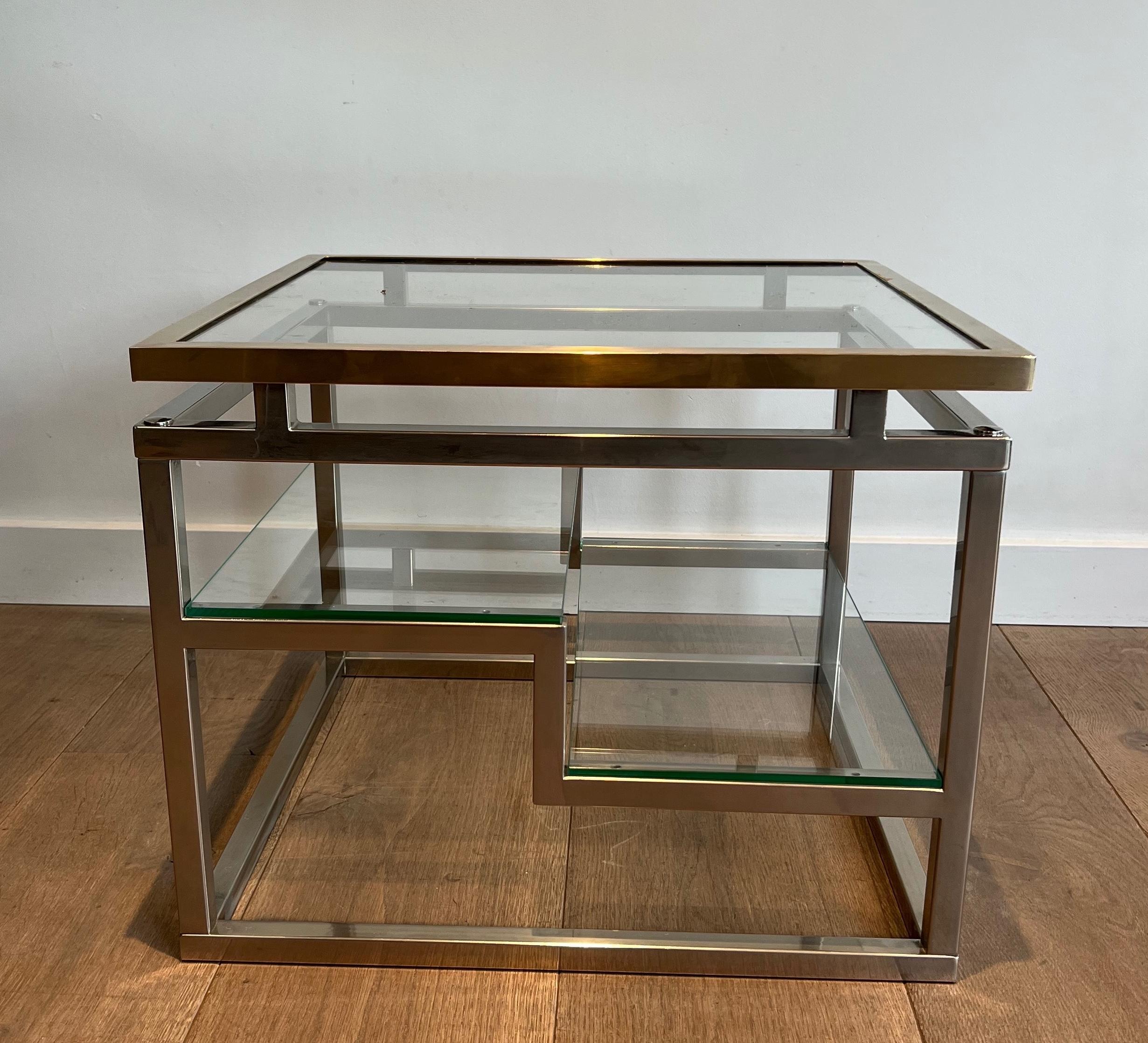 Paire de tables d'appoint design en chrome, laiton et verre Travail en français. Circa 1970 Bon état - En vente à Marcq-en-Barœul, Hauts-de-France