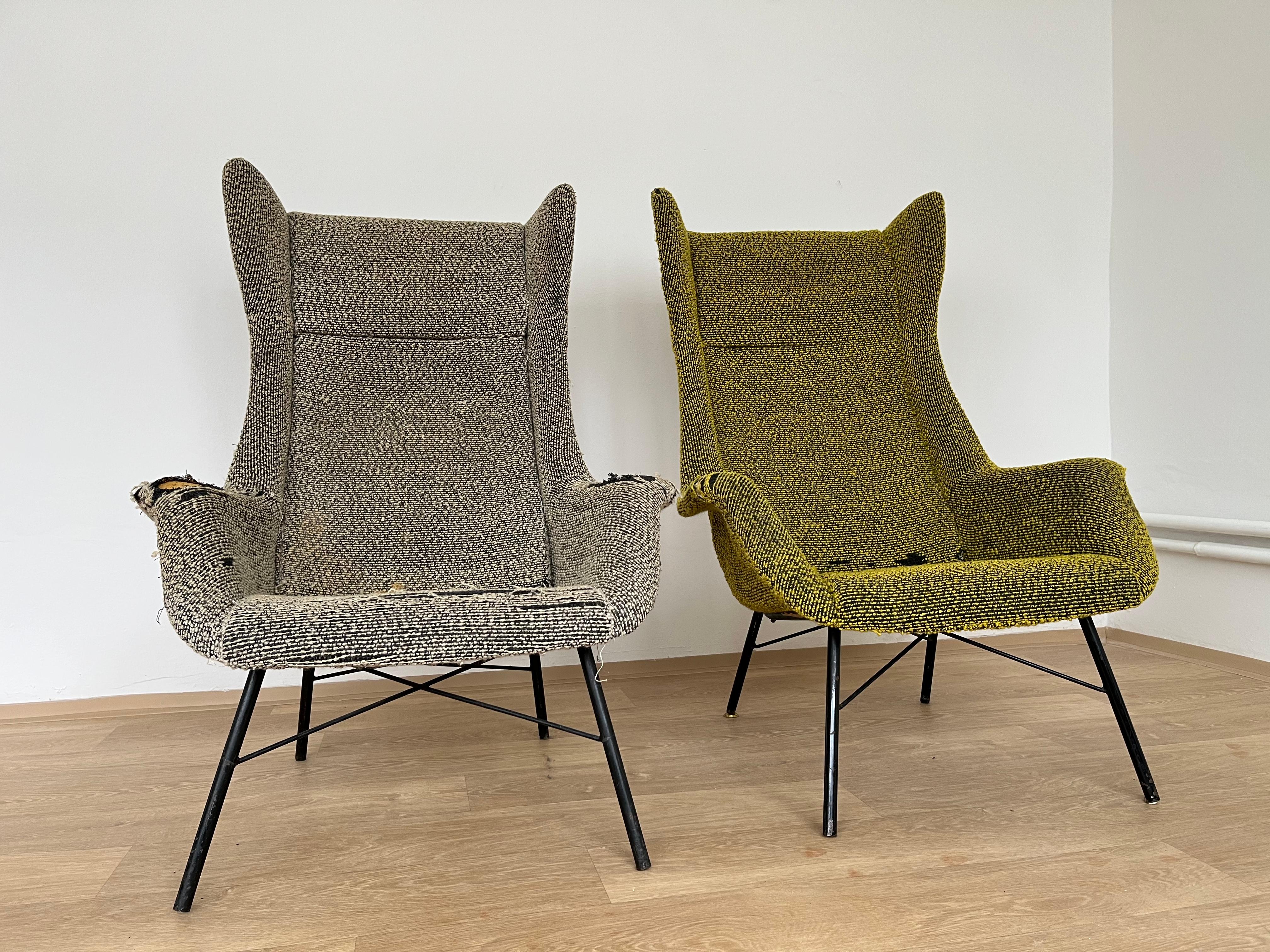 Tchèque Paire de chaises à oreilles design en fibre de verre de Miroslav Navratil, 1970 en vente