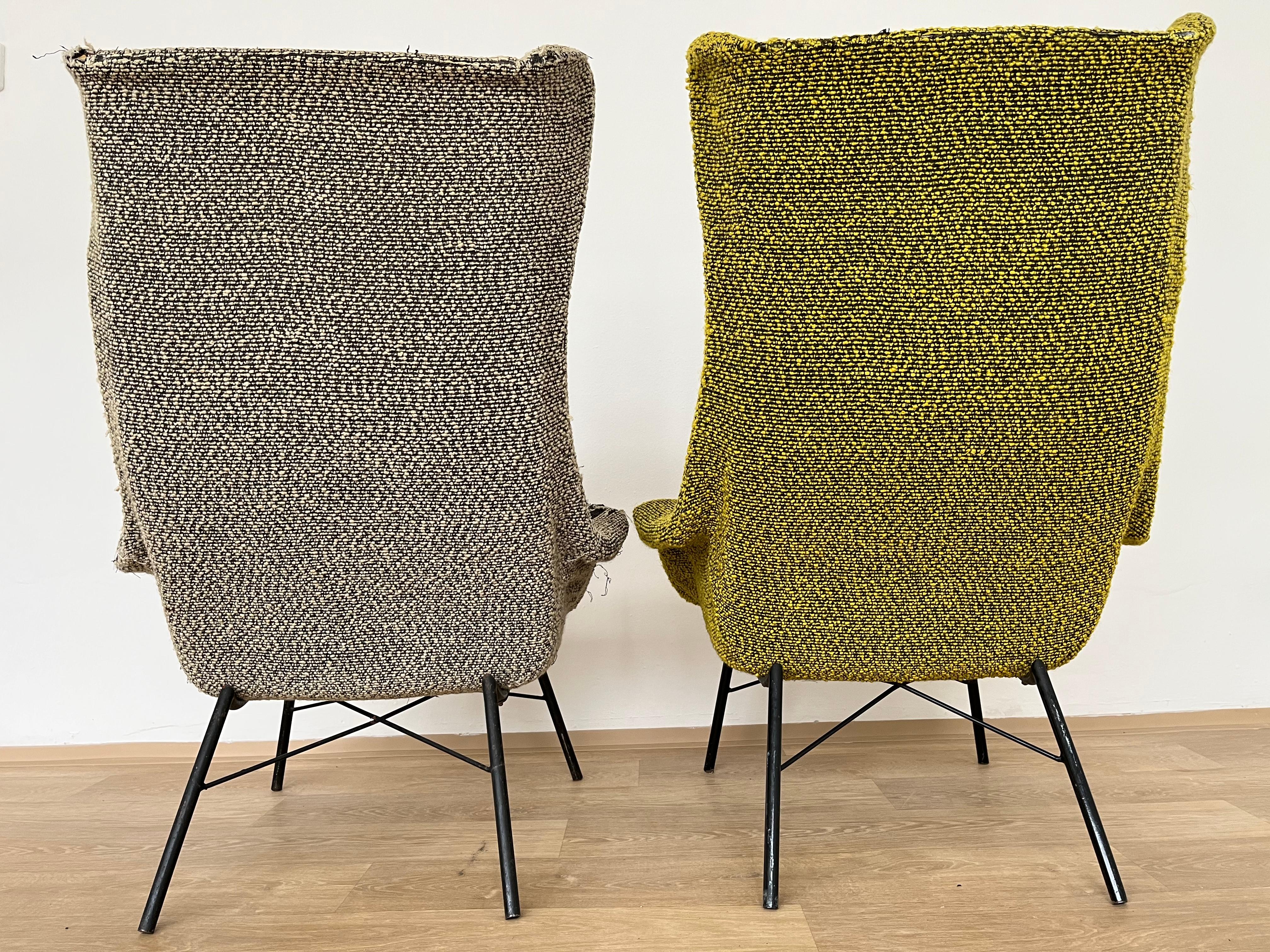 Paire de chaises à oreilles design en fibre de verre de Miroslav Navratil, 1970 Bon état - En vente à Praha, CZ