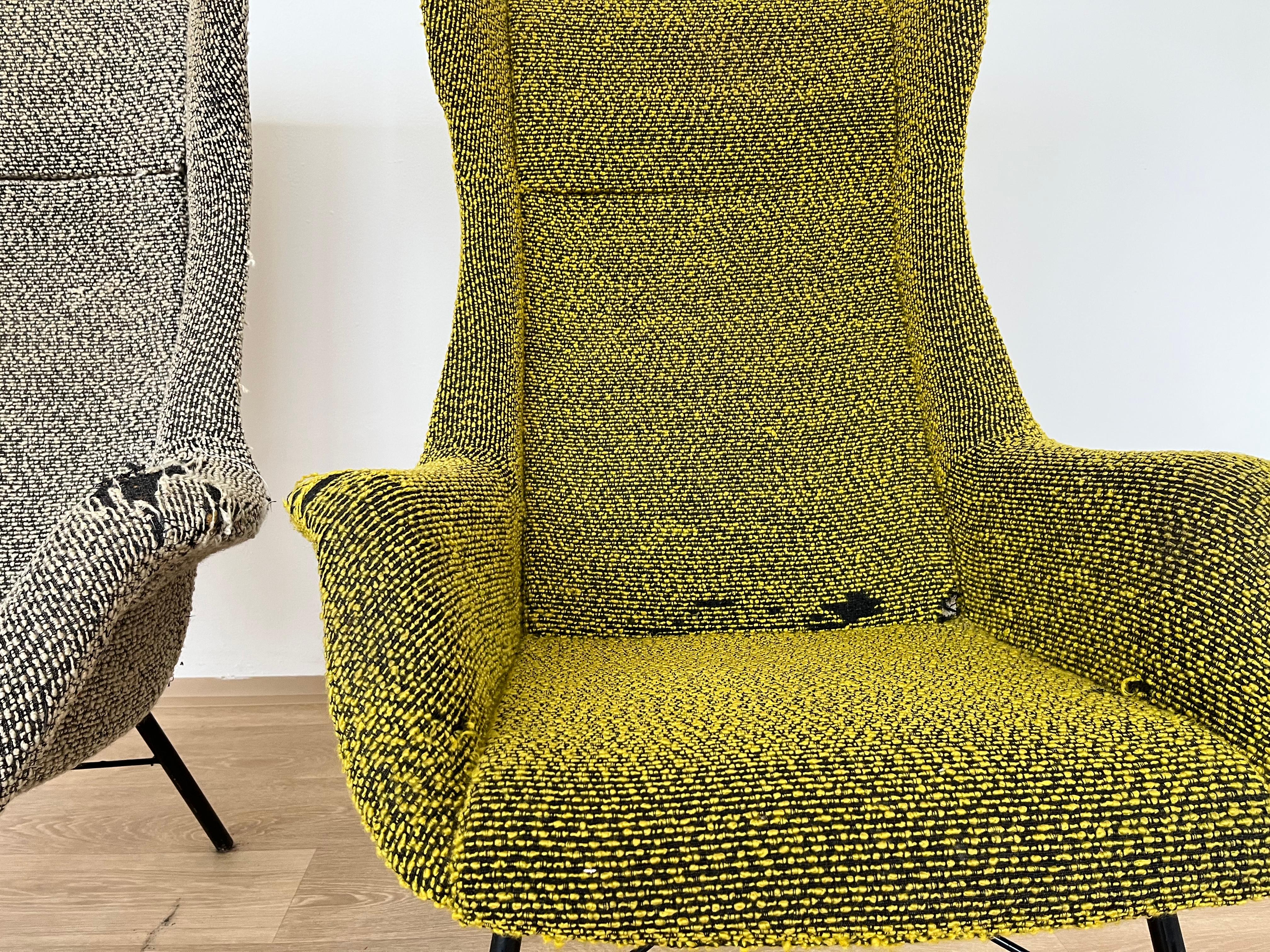 Milieu du XXe siècle Paire de chaises à oreilles design en fibre de verre de Miroslav Navratil, 1970 en vente