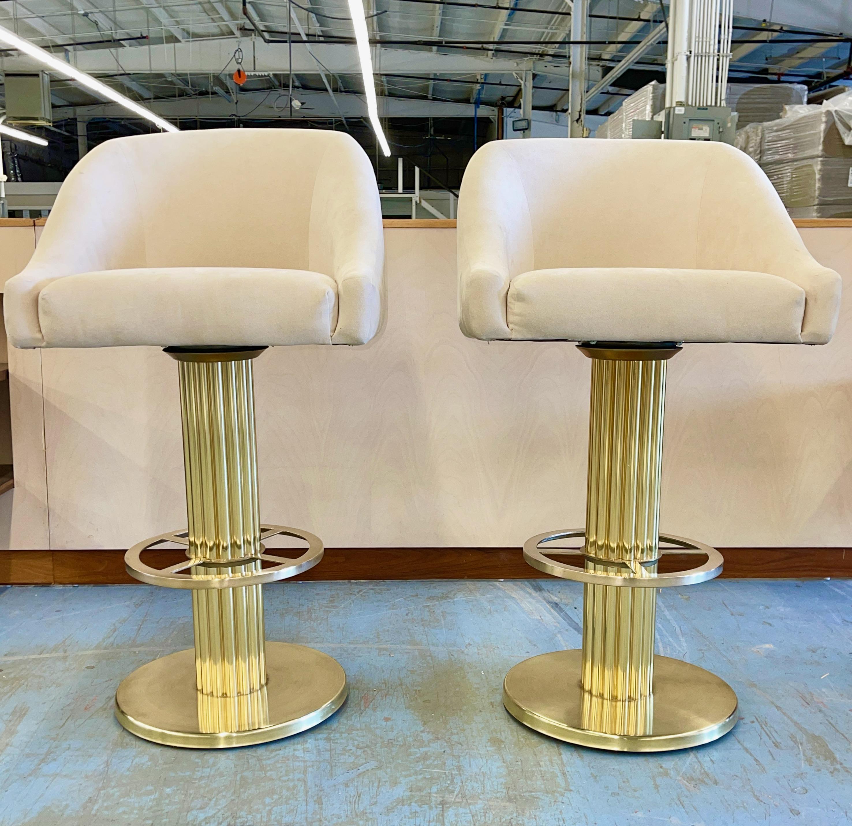 Pair of Design for Leisure Polished Brass Bar Stools In Good Condition In Hanover, MA