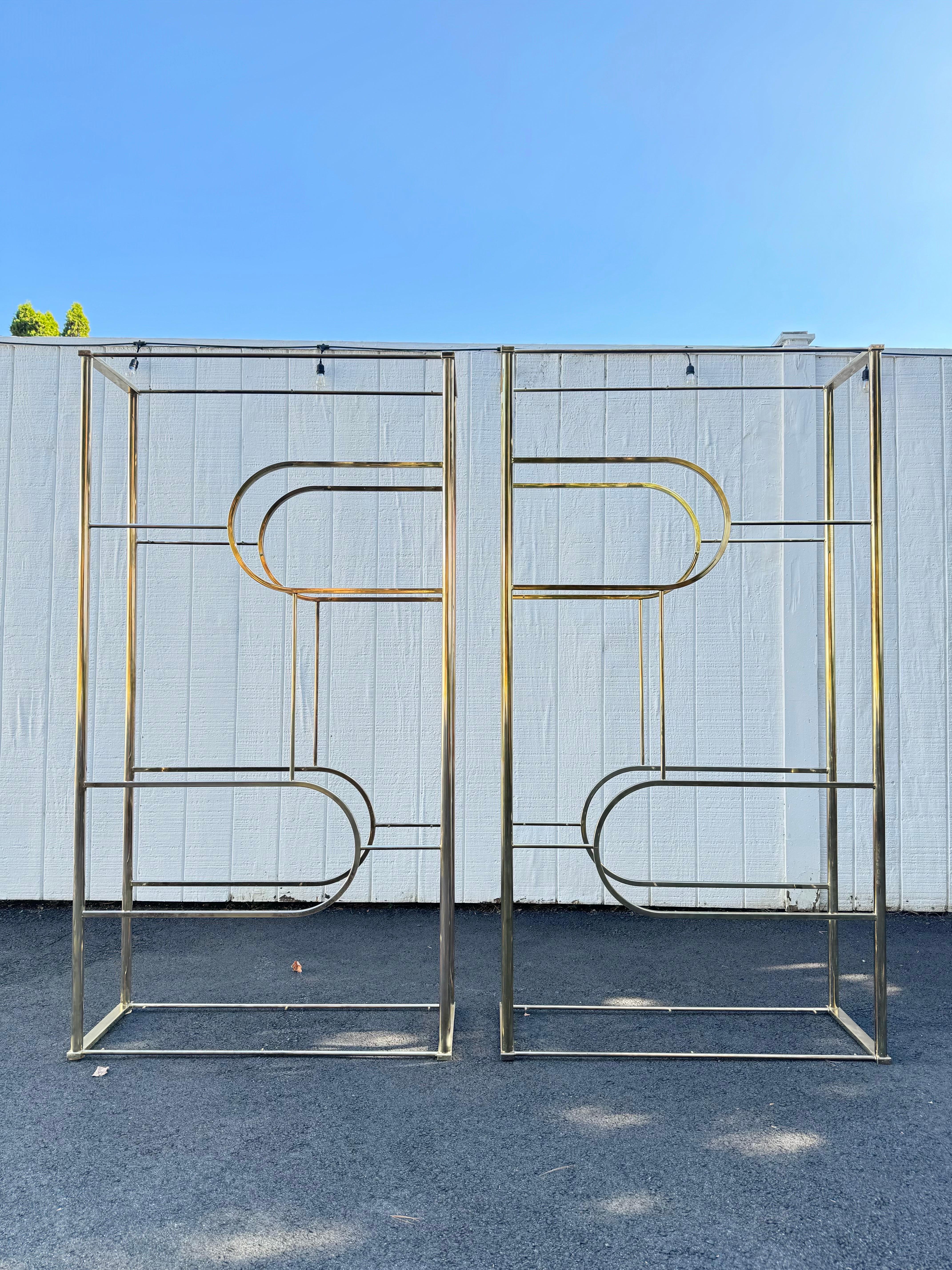 Coppia di cassettoni in ottone del Design Institute of America In condizioni buone in vendita a Redding, CT