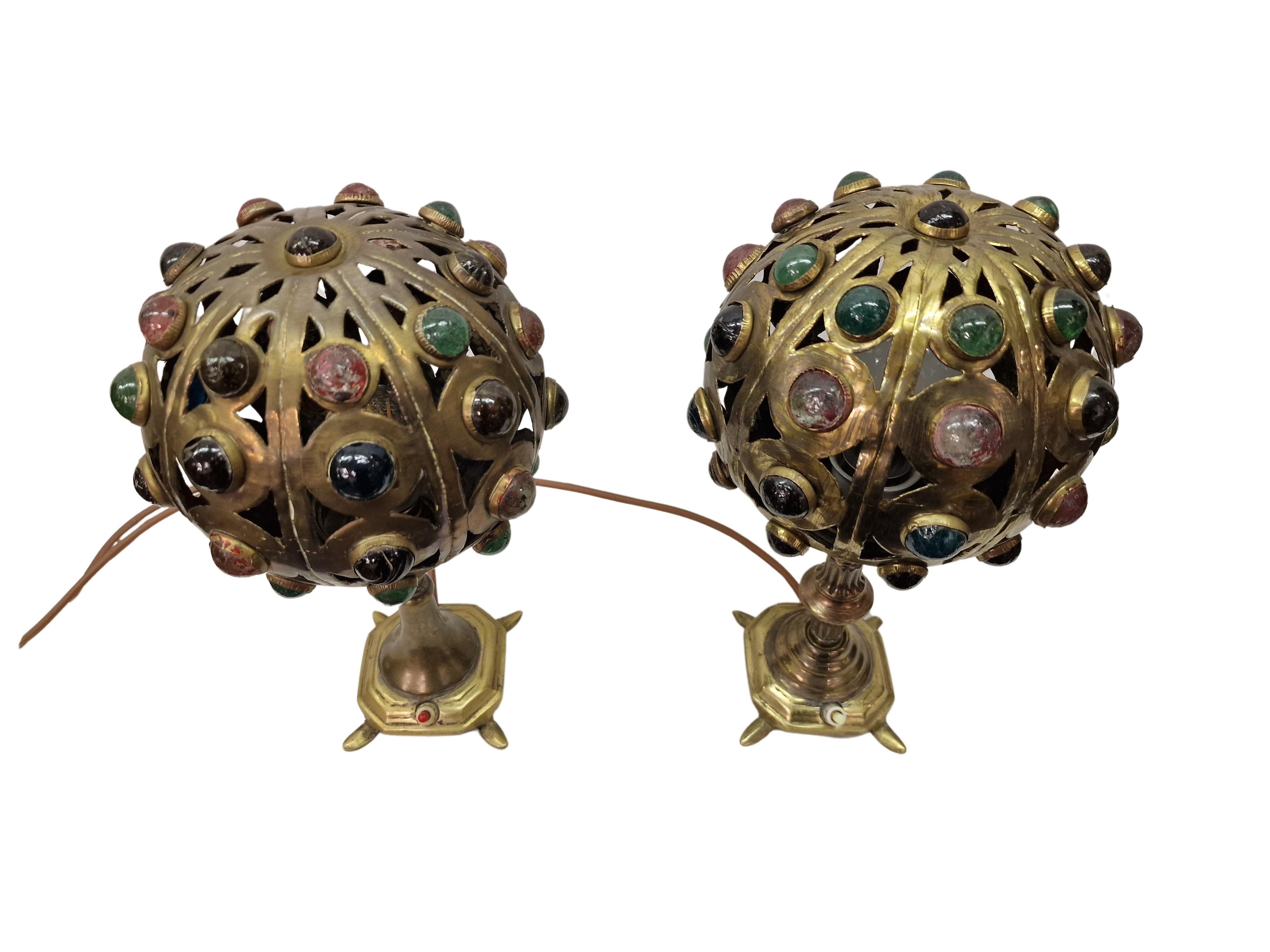 italien Paire de lampes de table design, style oriental en pierres précieuses, laiton, milieu du siècle, Italie en vente