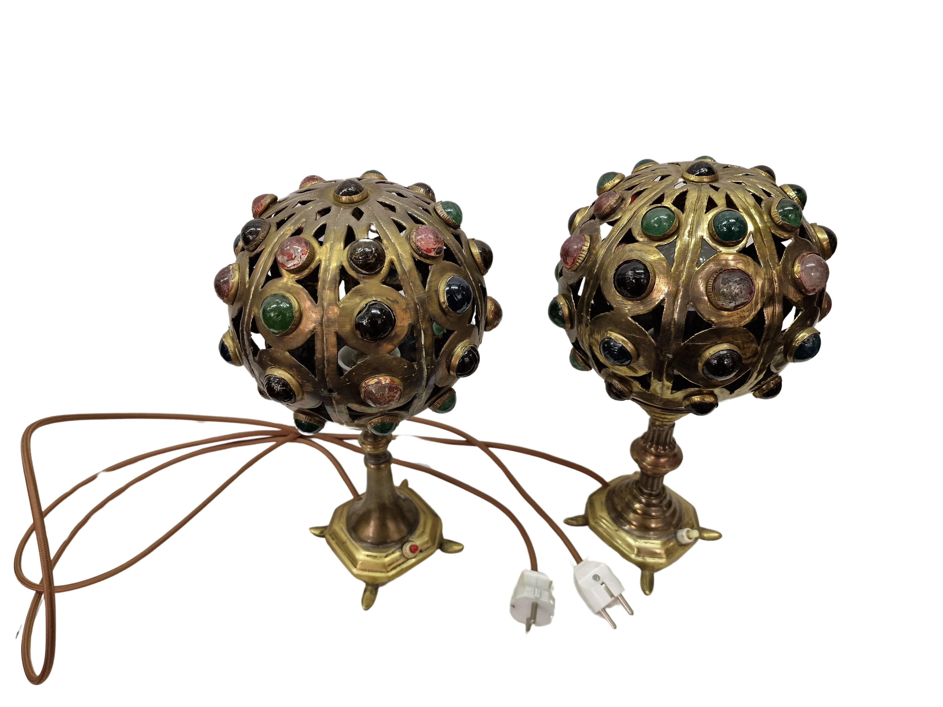 20ième siècle Paire de lampes de table design, style oriental en pierres précieuses, laiton, milieu du siècle, Italie en vente