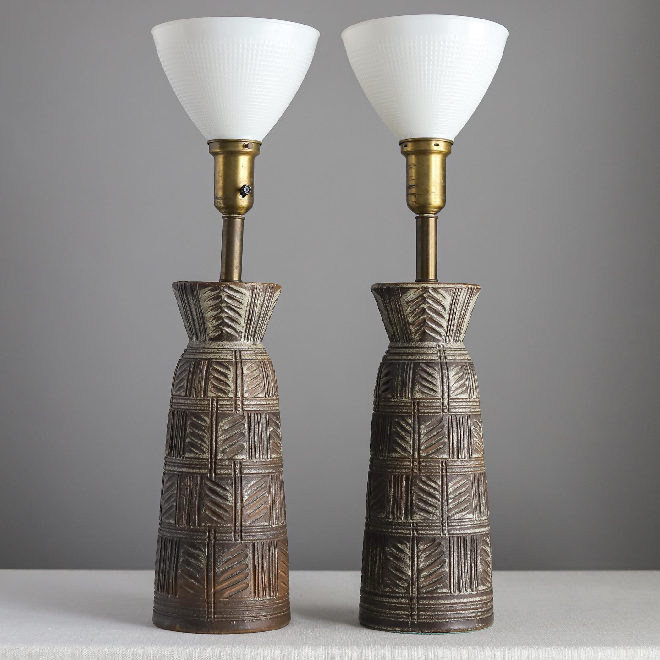 Mid-Century Modern Pair of Design Technics Ceramic Lamps, Carved Design by Lee Rosen, 1950s