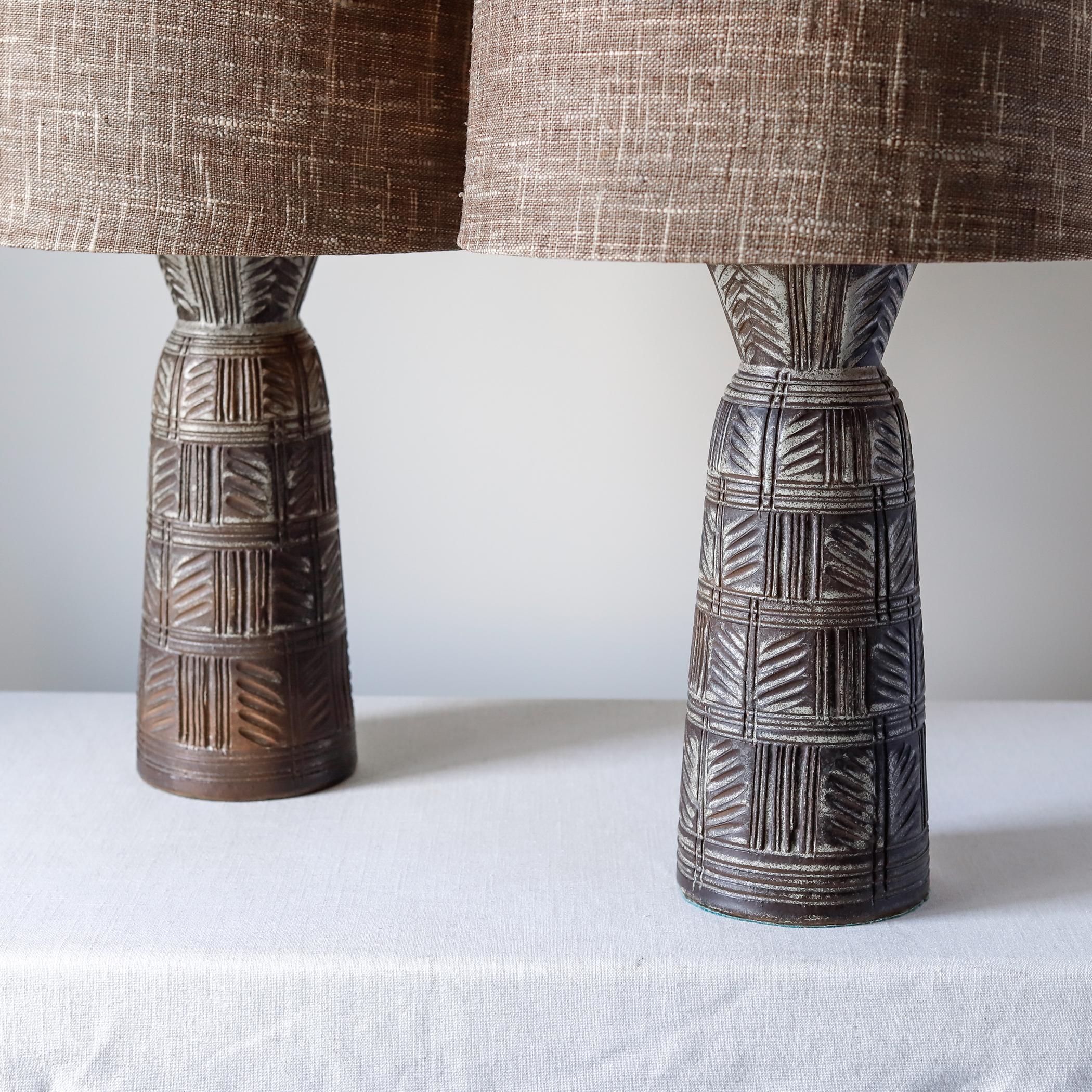 Mid-20th Century Pair of Design Technics Ceramic Lamps, Carved Design by Lee Rosen, 1950s