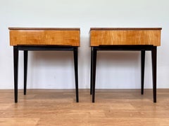 Paire de tables design en bois signées UP Zavody – Tchécoslovaquie – années 1940