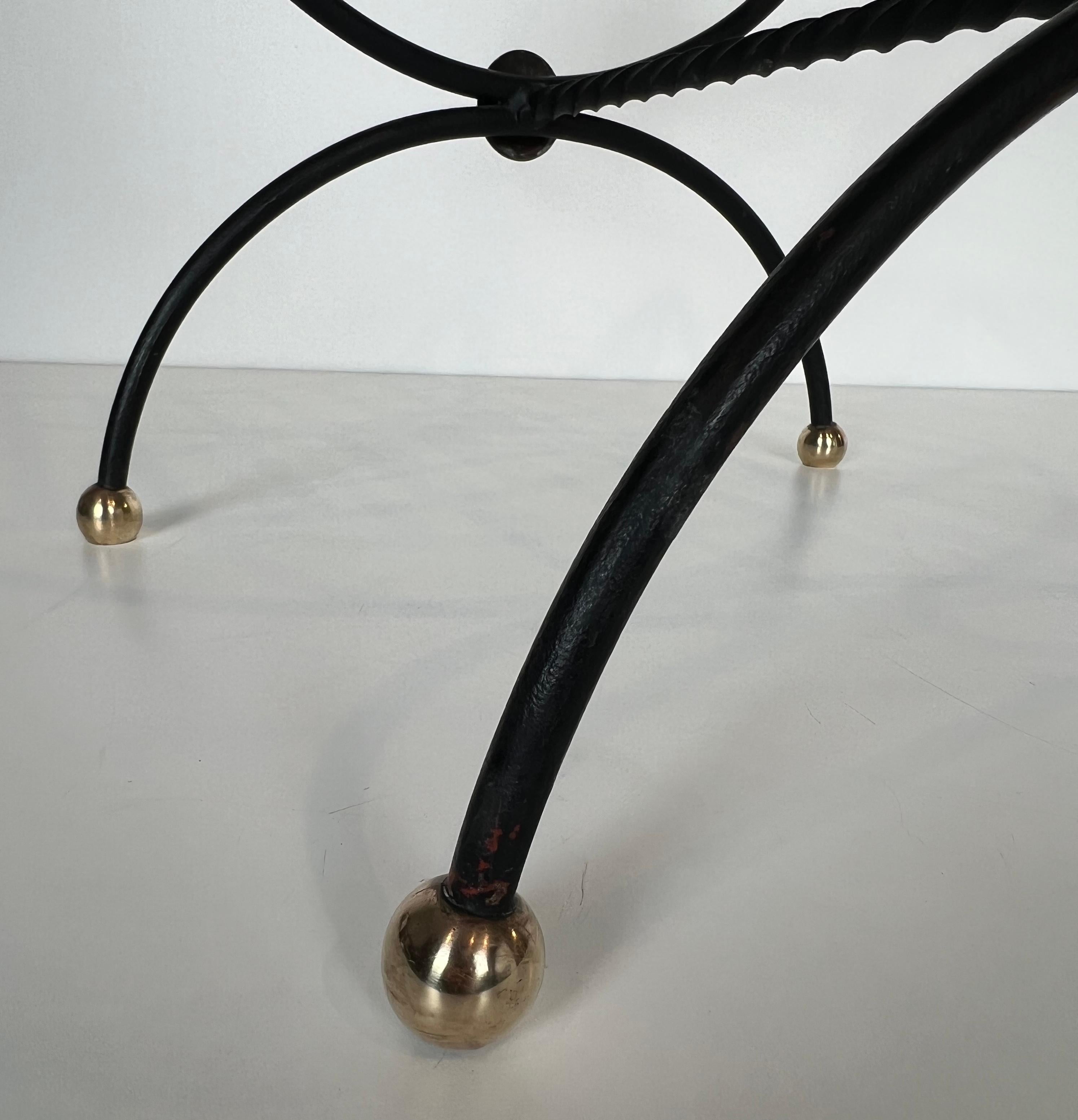 Paire de tabourets Curule Design en fer forgé et laiton en vente 4