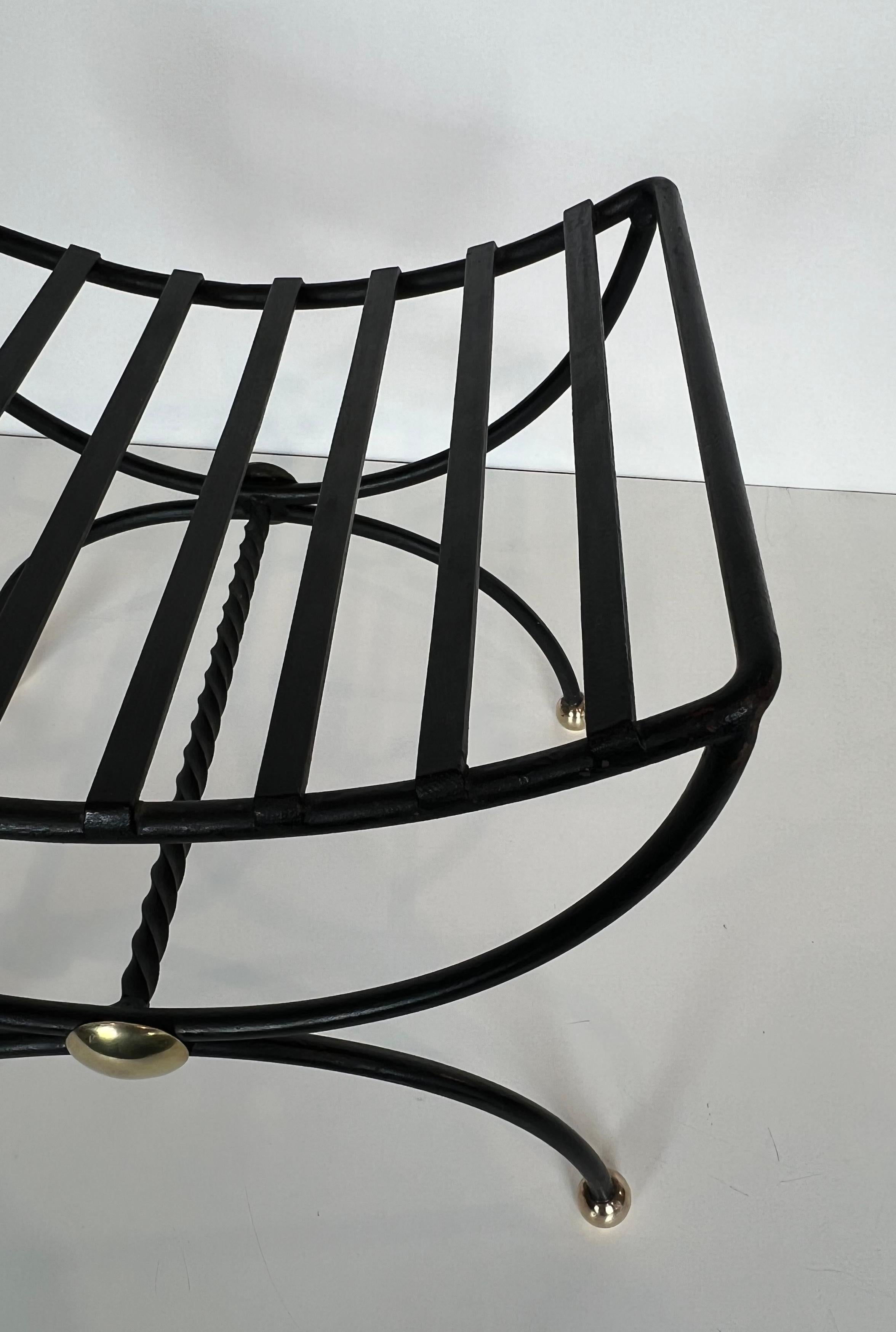 Paire de tabourets Curule Design en fer forgé et laiton en vente 9