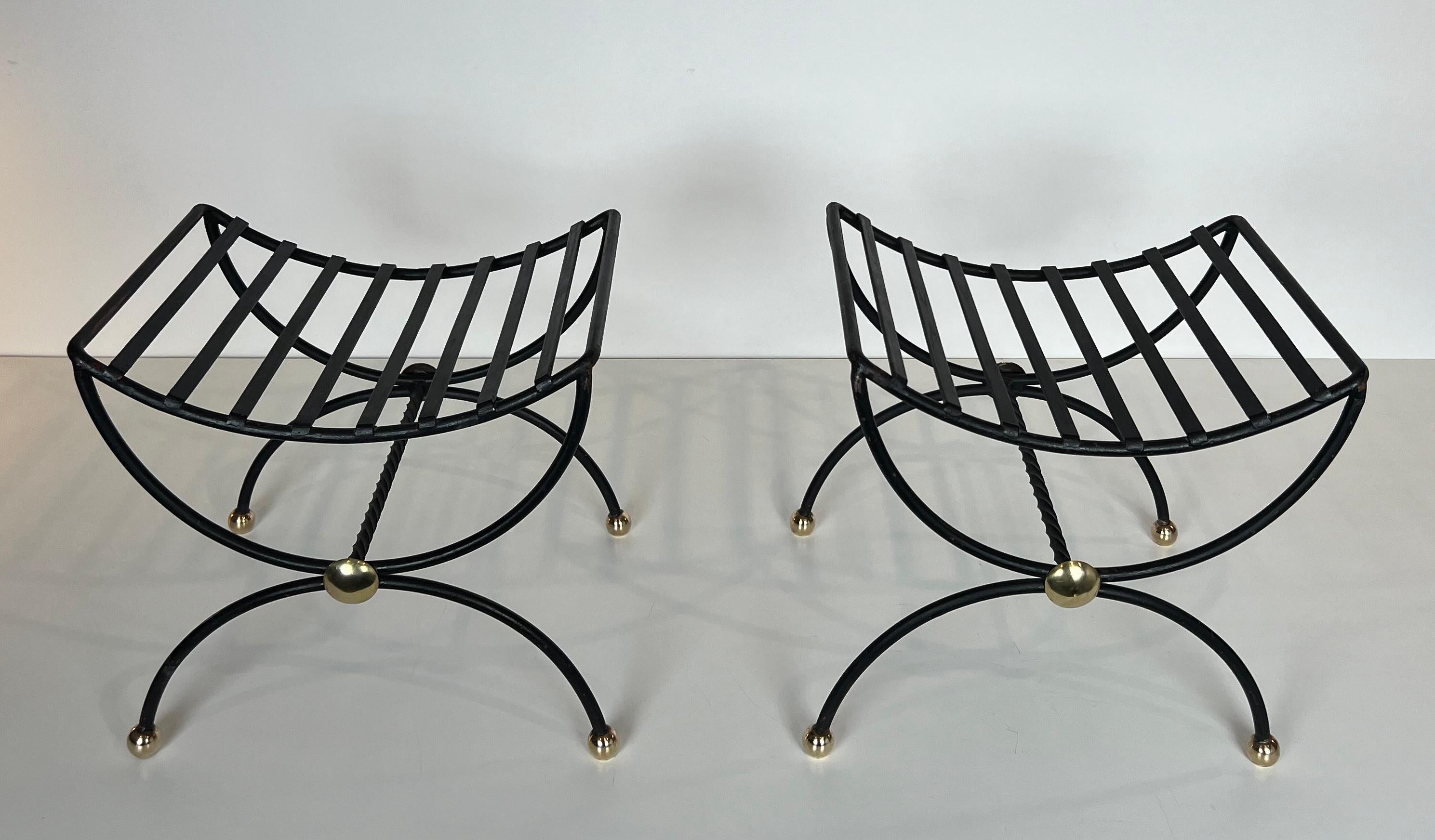 Paire de tabourets Curule Design en fer forgé et laiton en vente 11