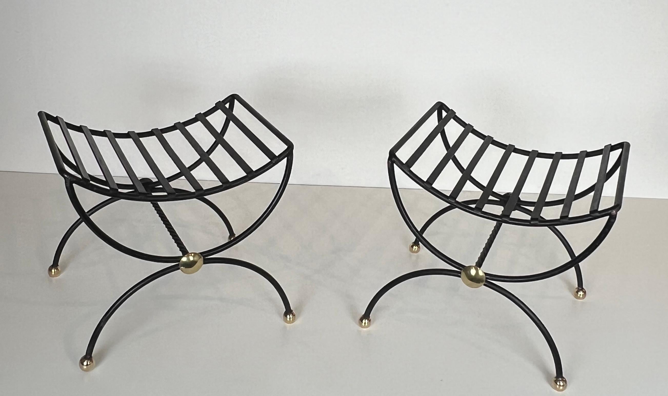 Paire de tabourets Curule Design en fer forgé et laiton en vente 12