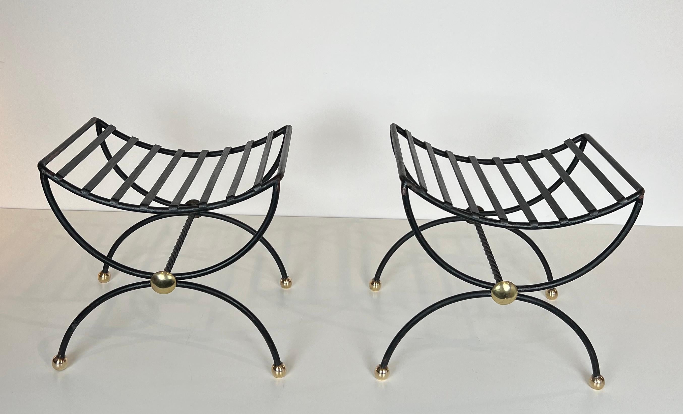 Paire de tabourets Curule Design en fer forgé et laiton en vente 13
