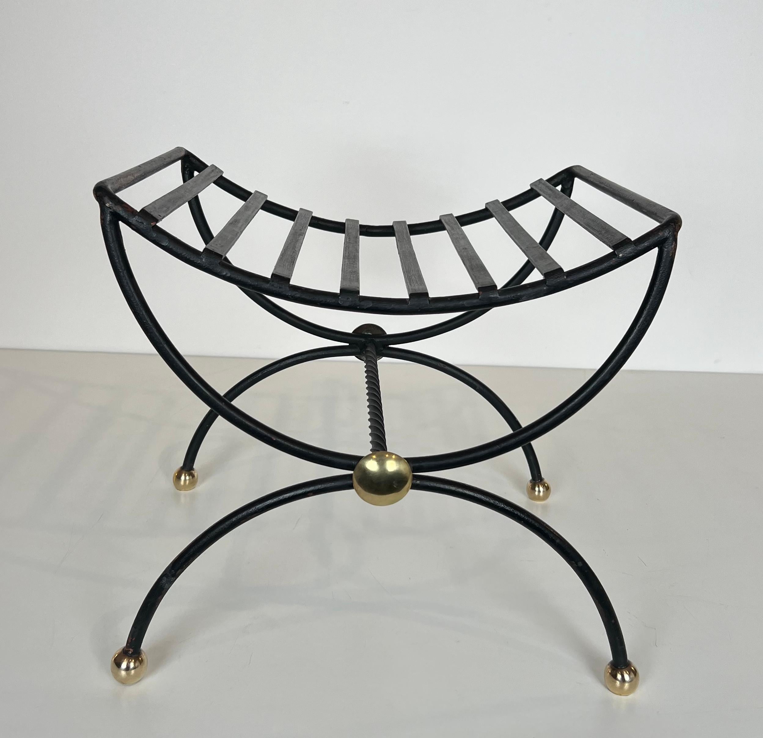 Paire de tabourets Curule Design en fer forgé et laiton Bon état - En vente à Marcq-en-Barœul, Hauts-de-France