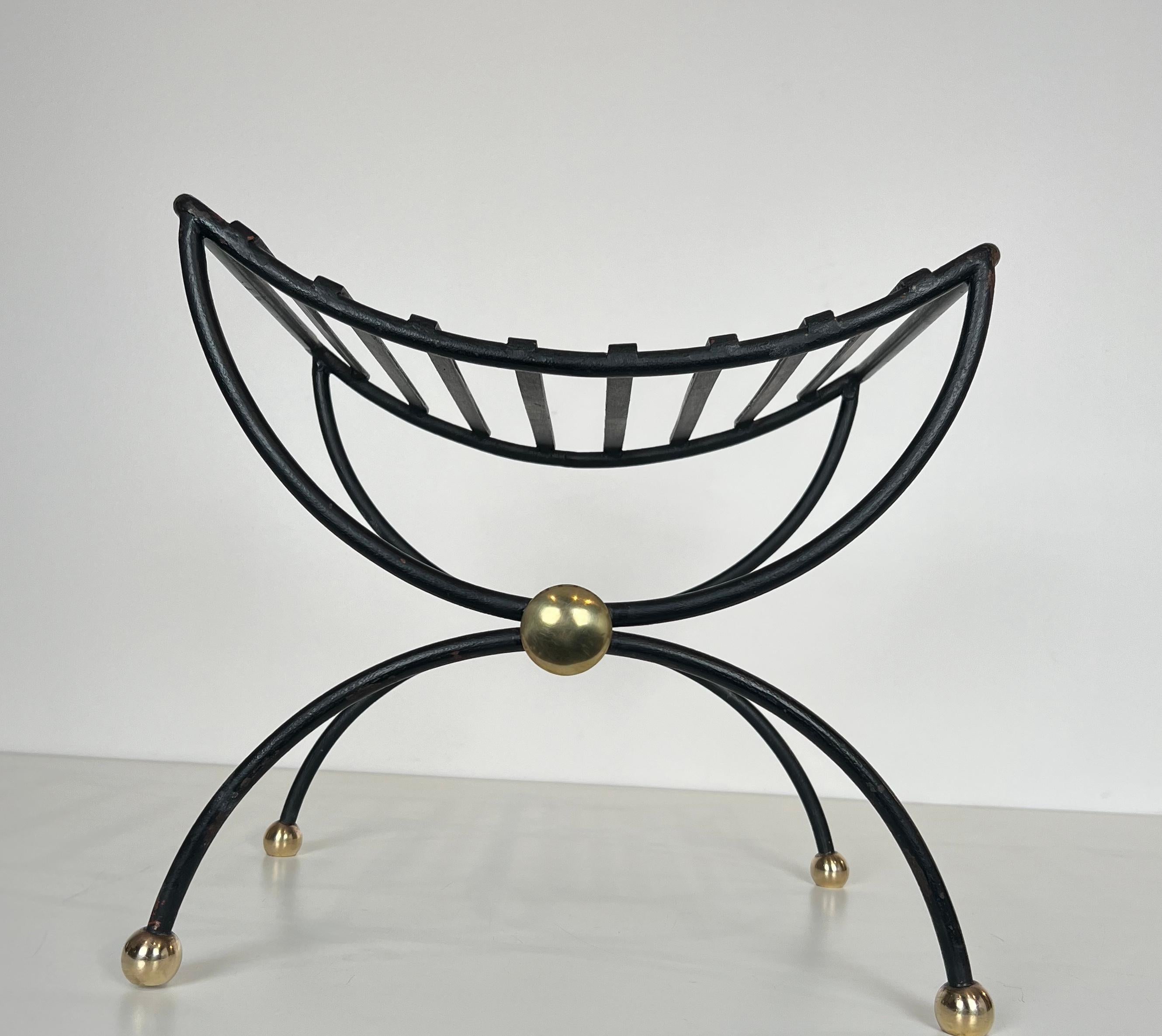 Fer Paire de tabourets Curule Design en fer forgé et laiton en vente