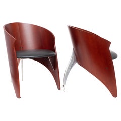 Paar italienische Designer-Stühle aus geformtem Holz und poliertem Chrom