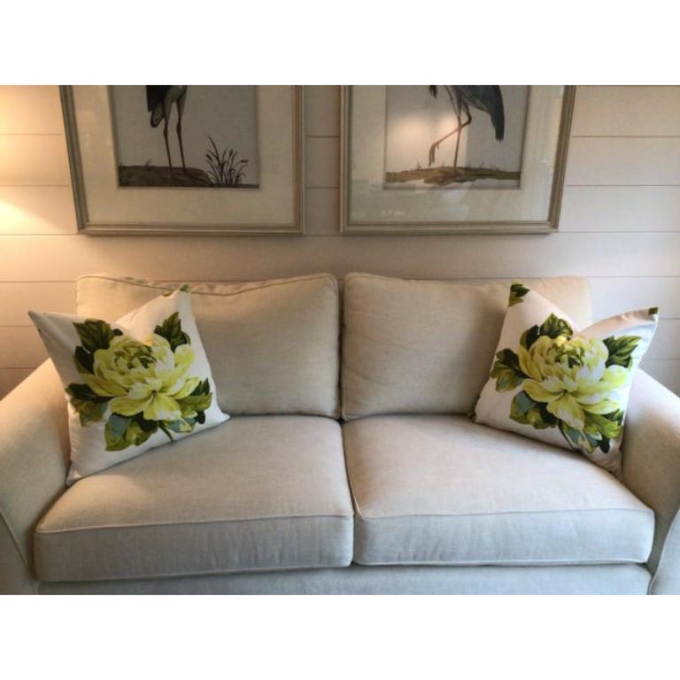 Americano Coppia di cuscini floreali in piuma d'oca della Designer's Guild Charlottenburg in vendita