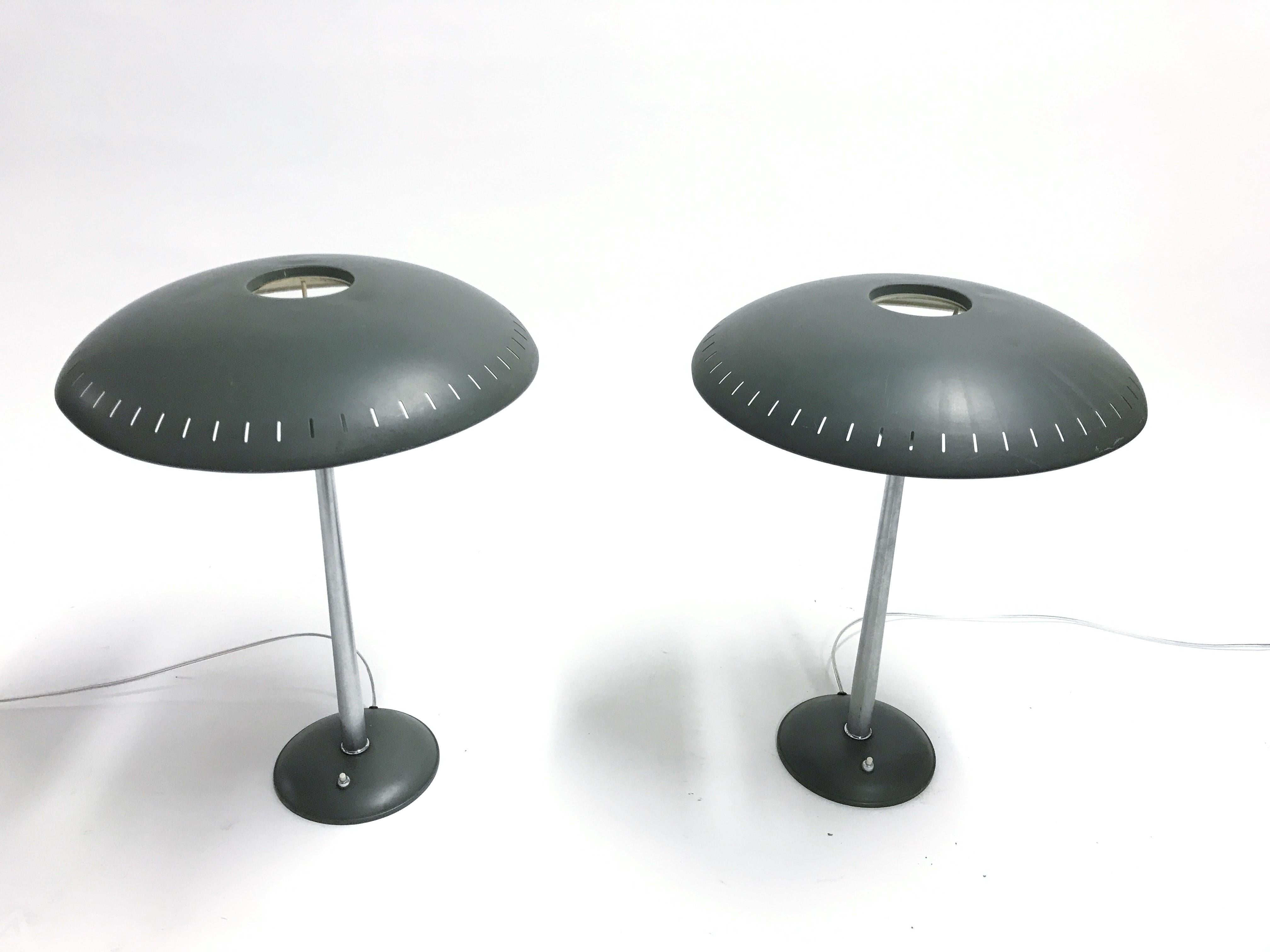 Midcentury table lamp designed by Louis Kalff for Philips.

The lamp consists of a round cast iron base with a chromed steel rod and a enameled perforated aluminum lamp shade.

The lamp shade has a 'ufo' design, typical for the Space Age era and