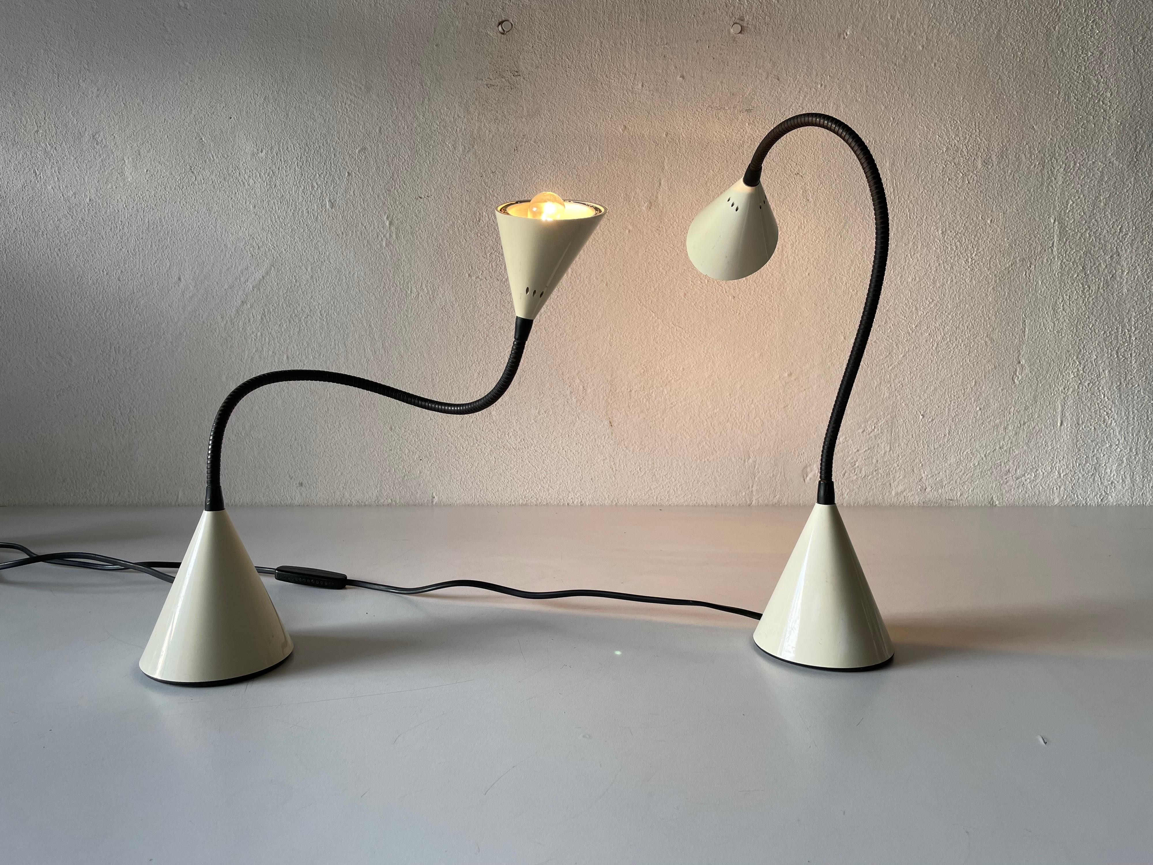 Paire de lampes de bureau modèle Twist de S. Renko pour Egoluce, années 1980, Italie en vente 3