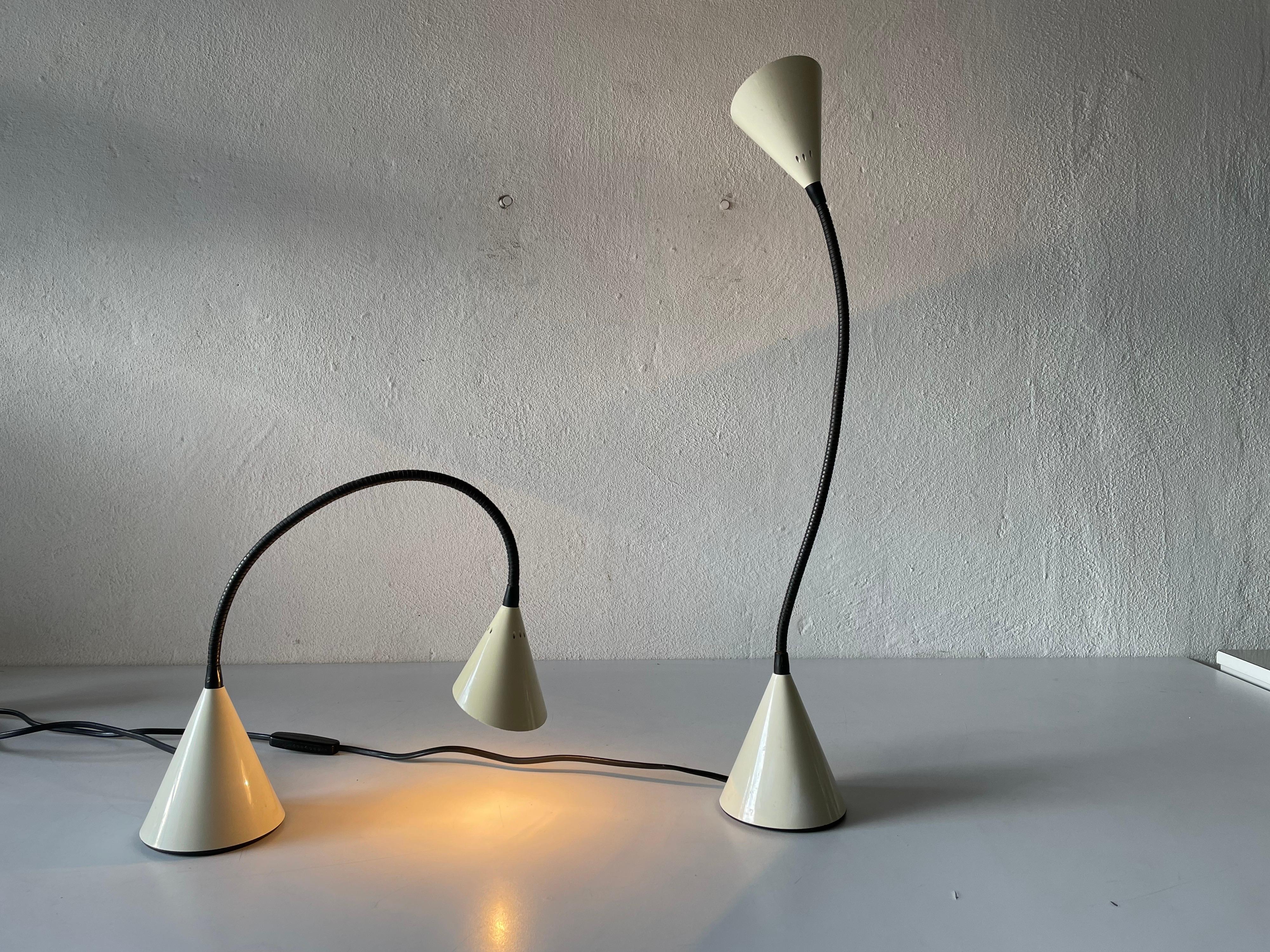Paire de lampes de bureau modèle Twist de S. Renko pour Egoluce, années 1980, Italie en vente 4