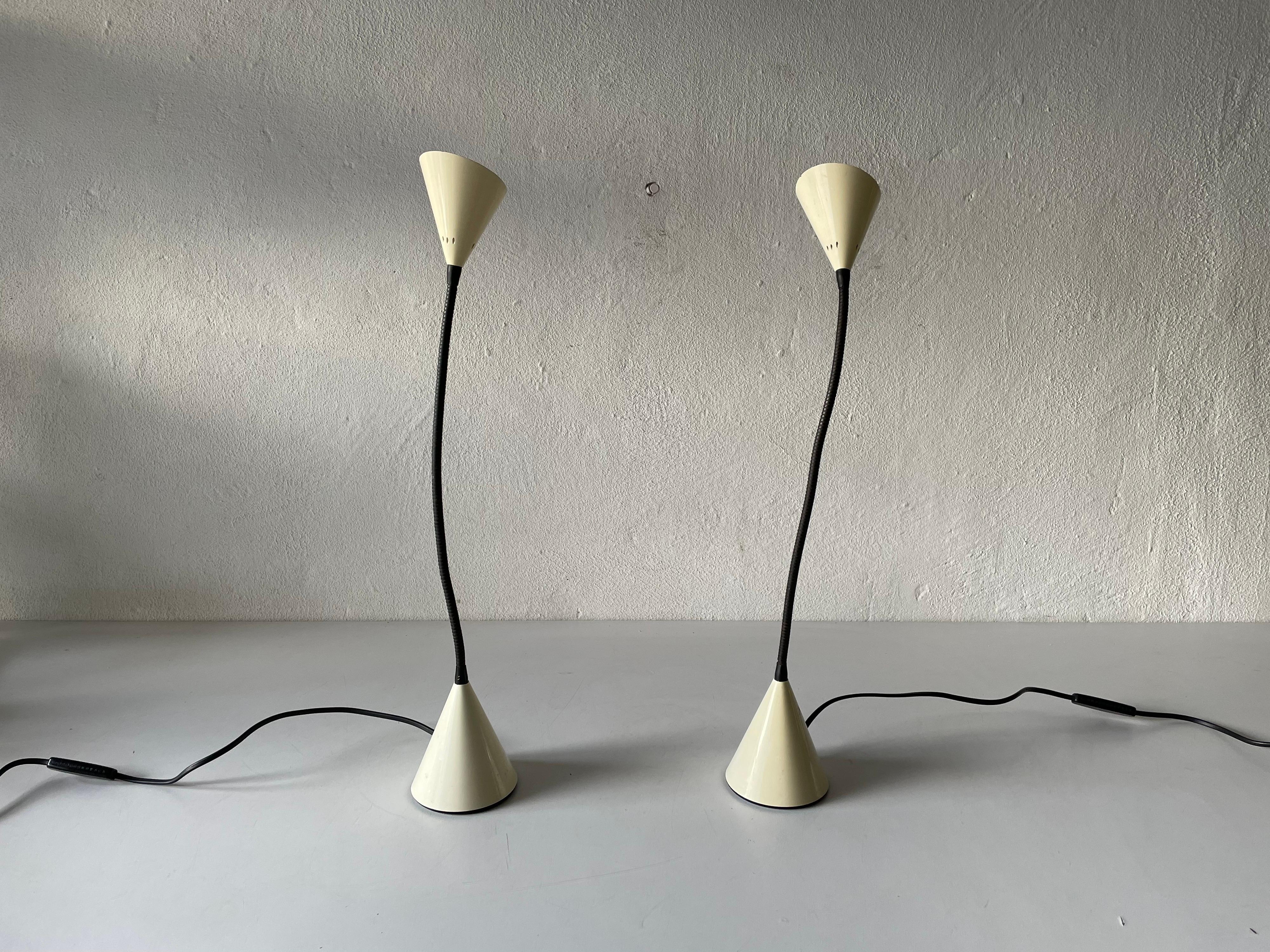 Ère spatiale Paire de lampes de bureau modèle Twist de S. Renko pour Egoluce, années 1980, Italie en vente