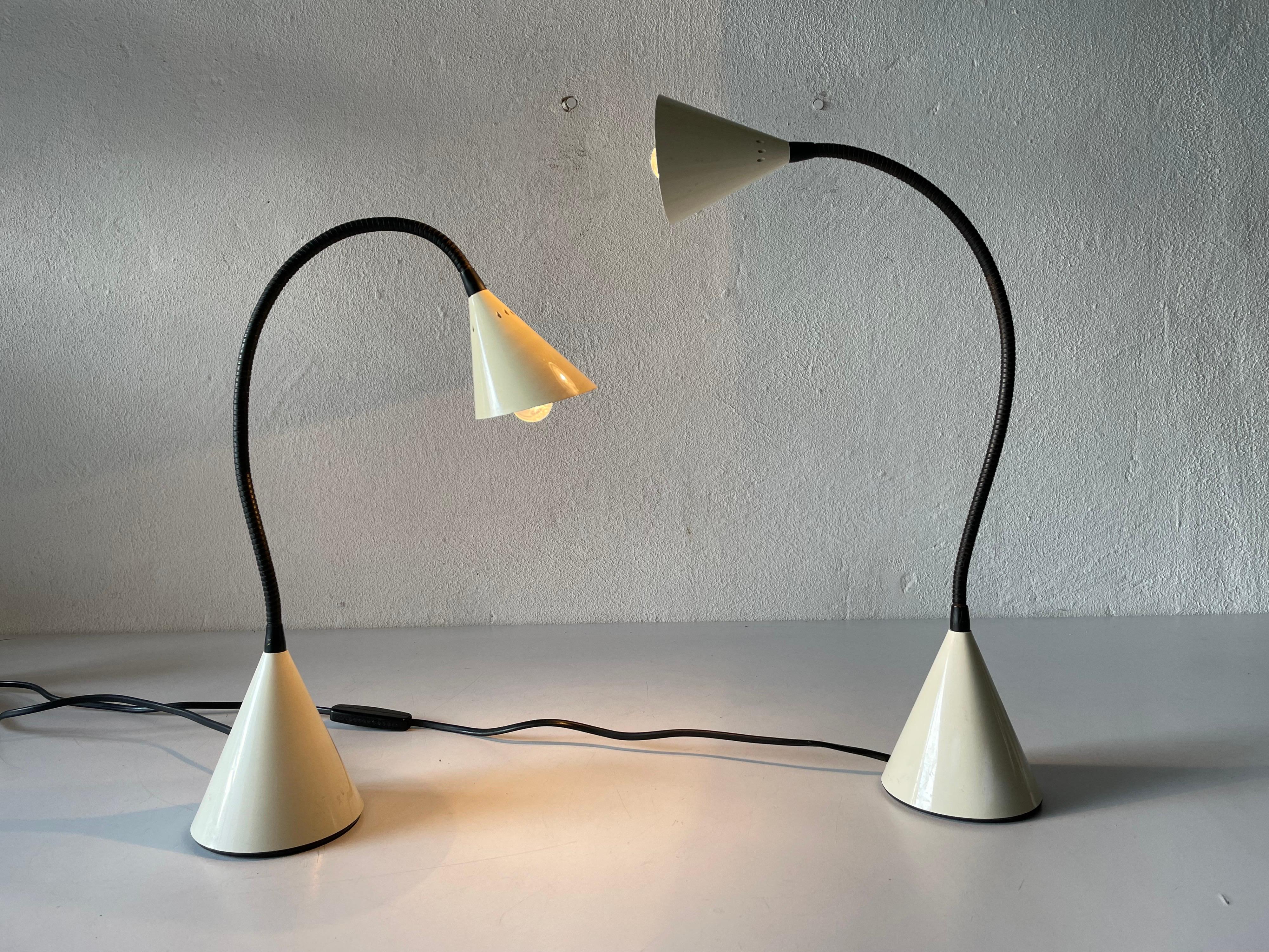Paire de lampes de bureau modèle Twist de S. Renko pour Egoluce, années 1980, Italie en vente 2