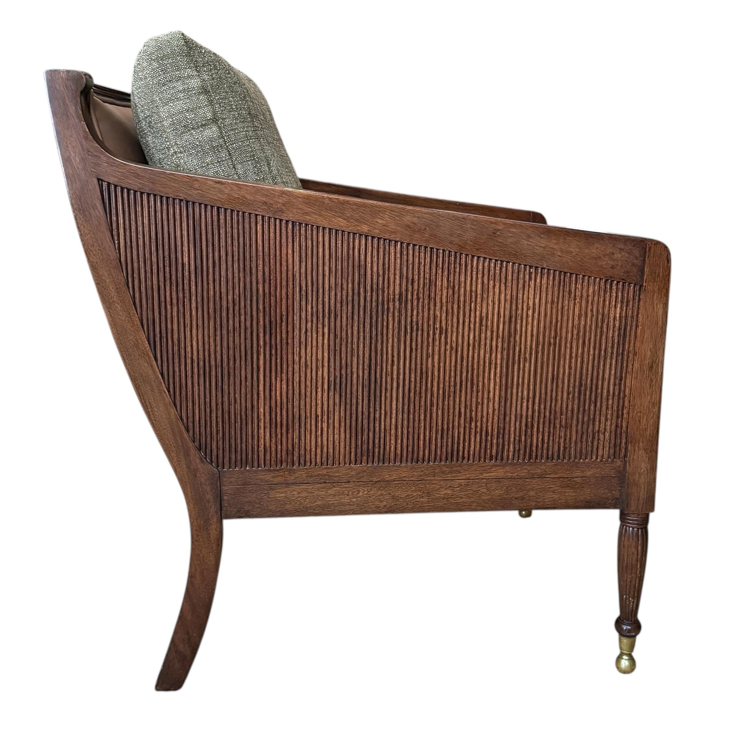 Ein Paar Dessin Fournir Nelson Bergere Stühle (amerikanisch) im Angebot